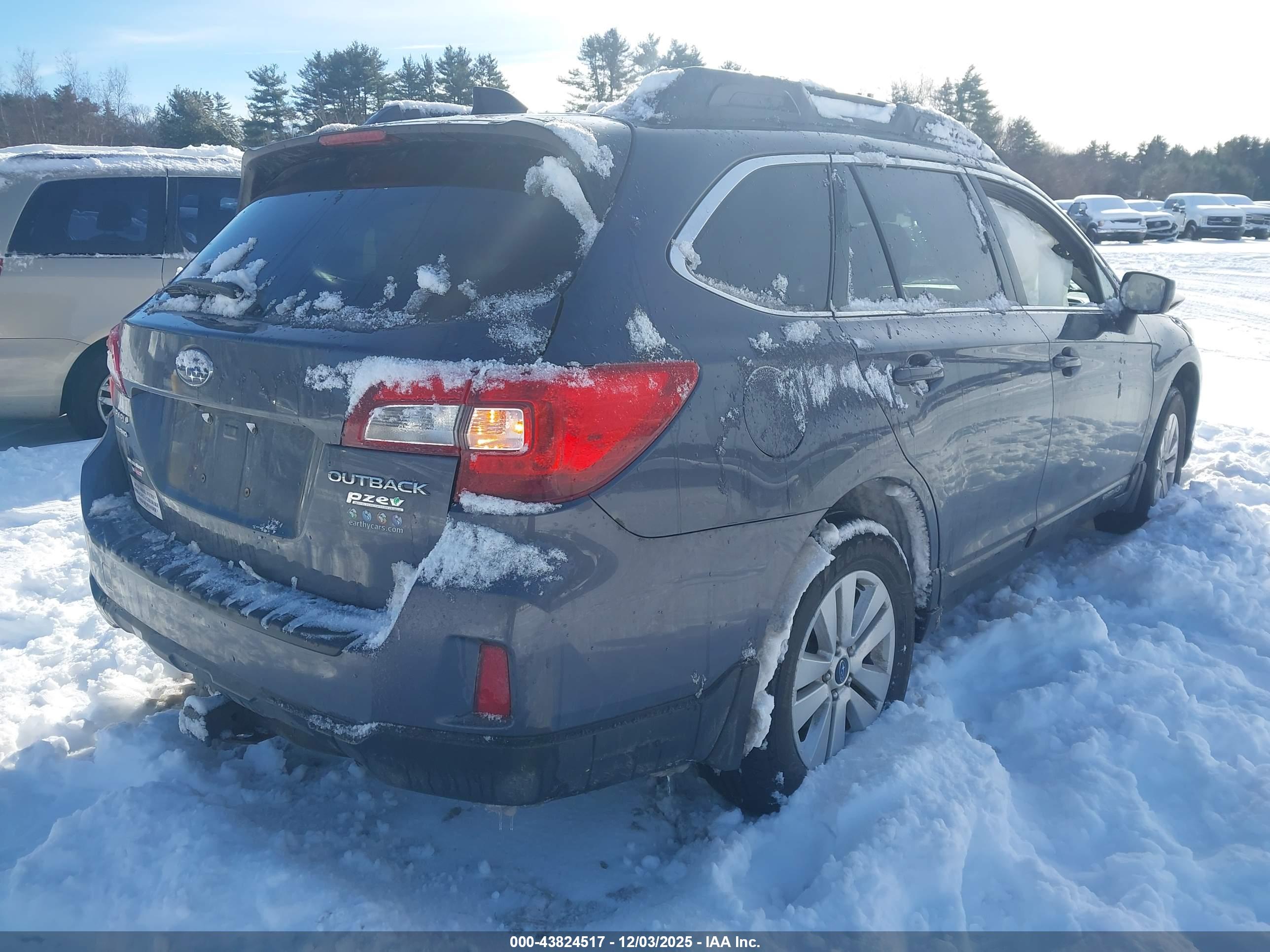 SUBARU OUTBACK image 4