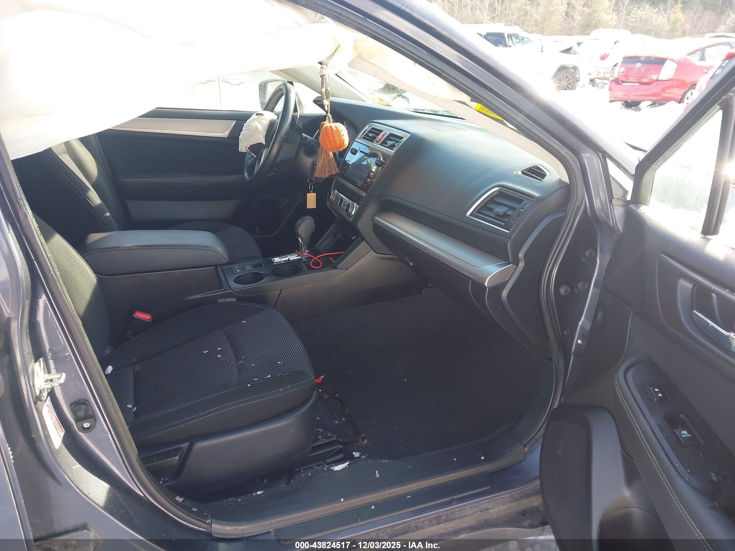 SUBARU OUTBACK image 5