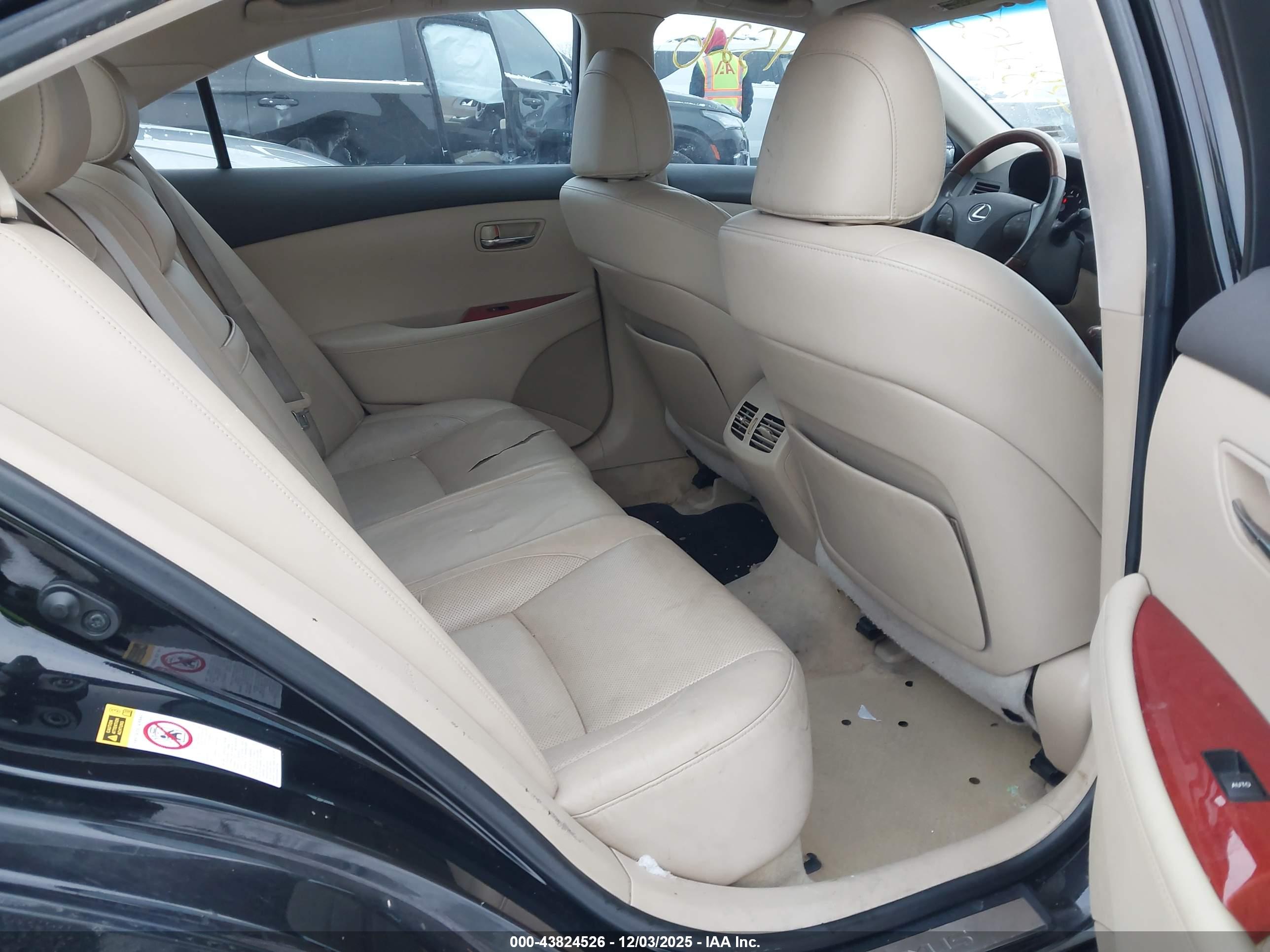 LEXUS ES image 8