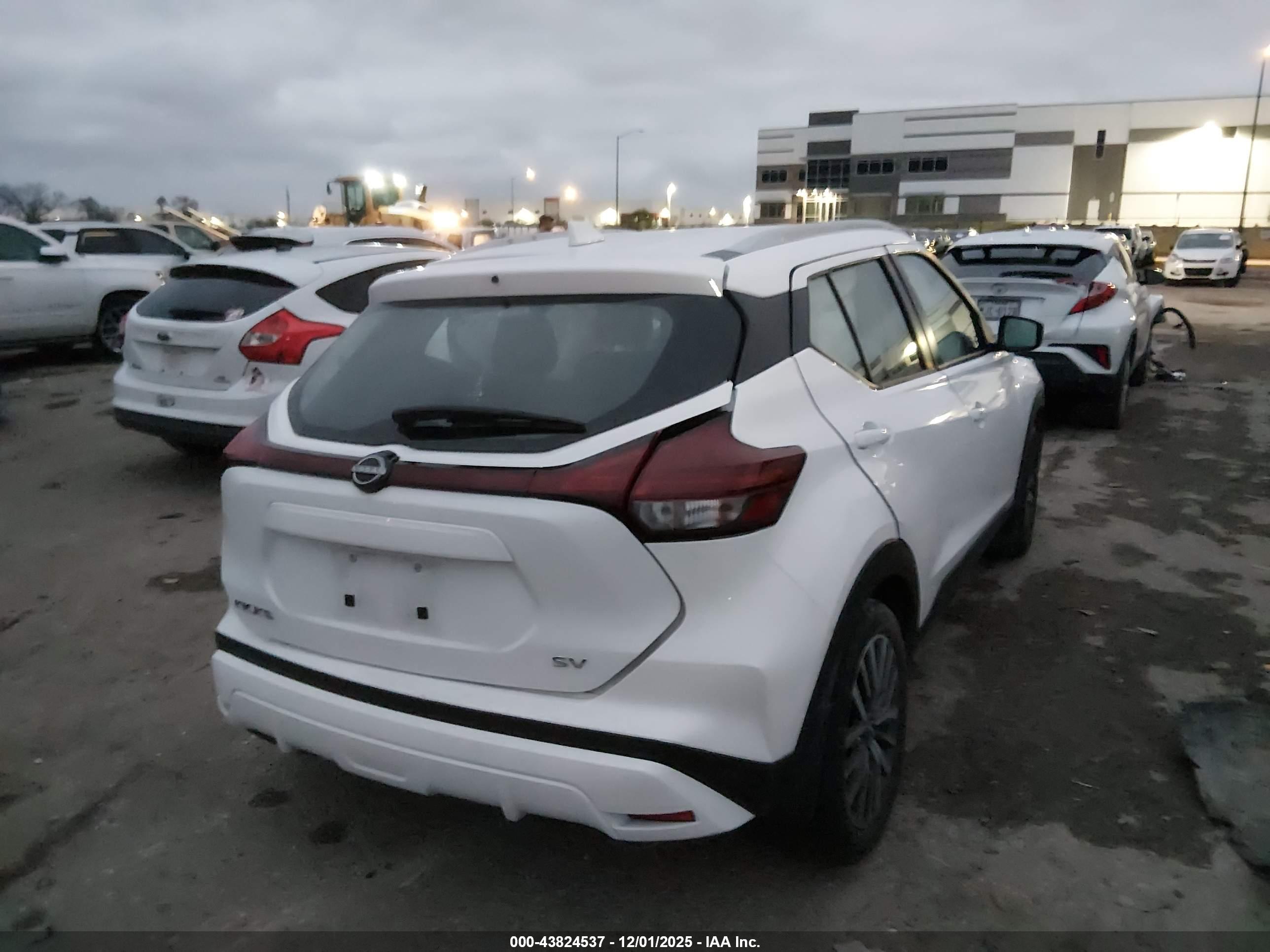 NISSAN KICKS image 4
