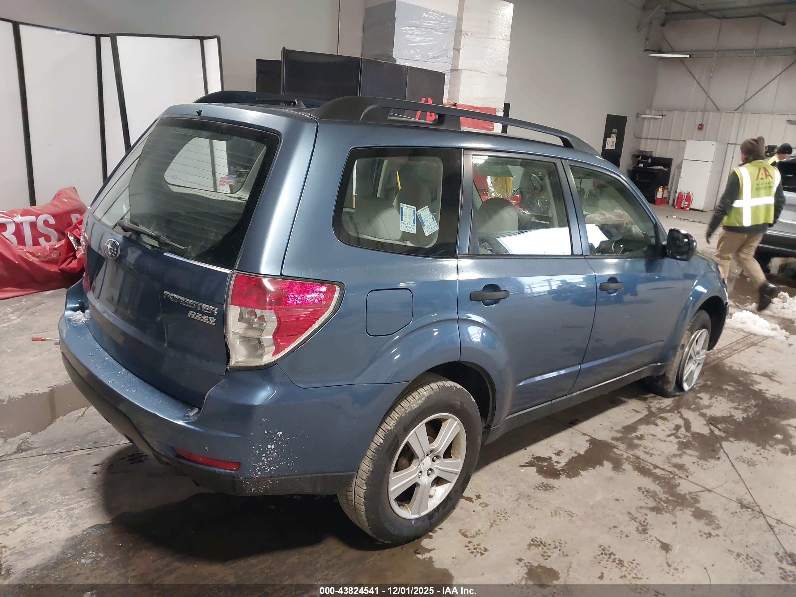 SUBARU FORESTER image 4