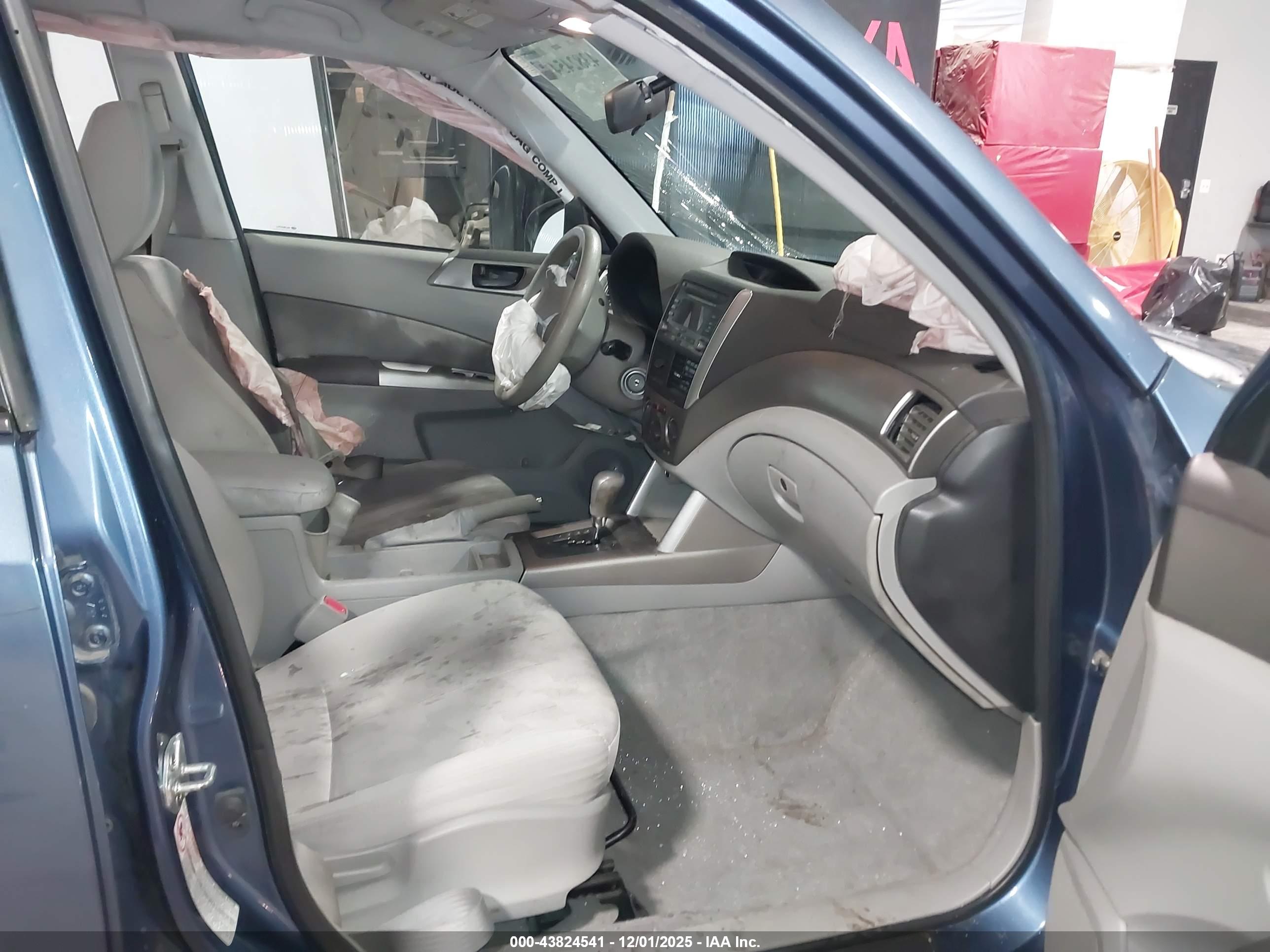 SUBARU FORESTER image 5