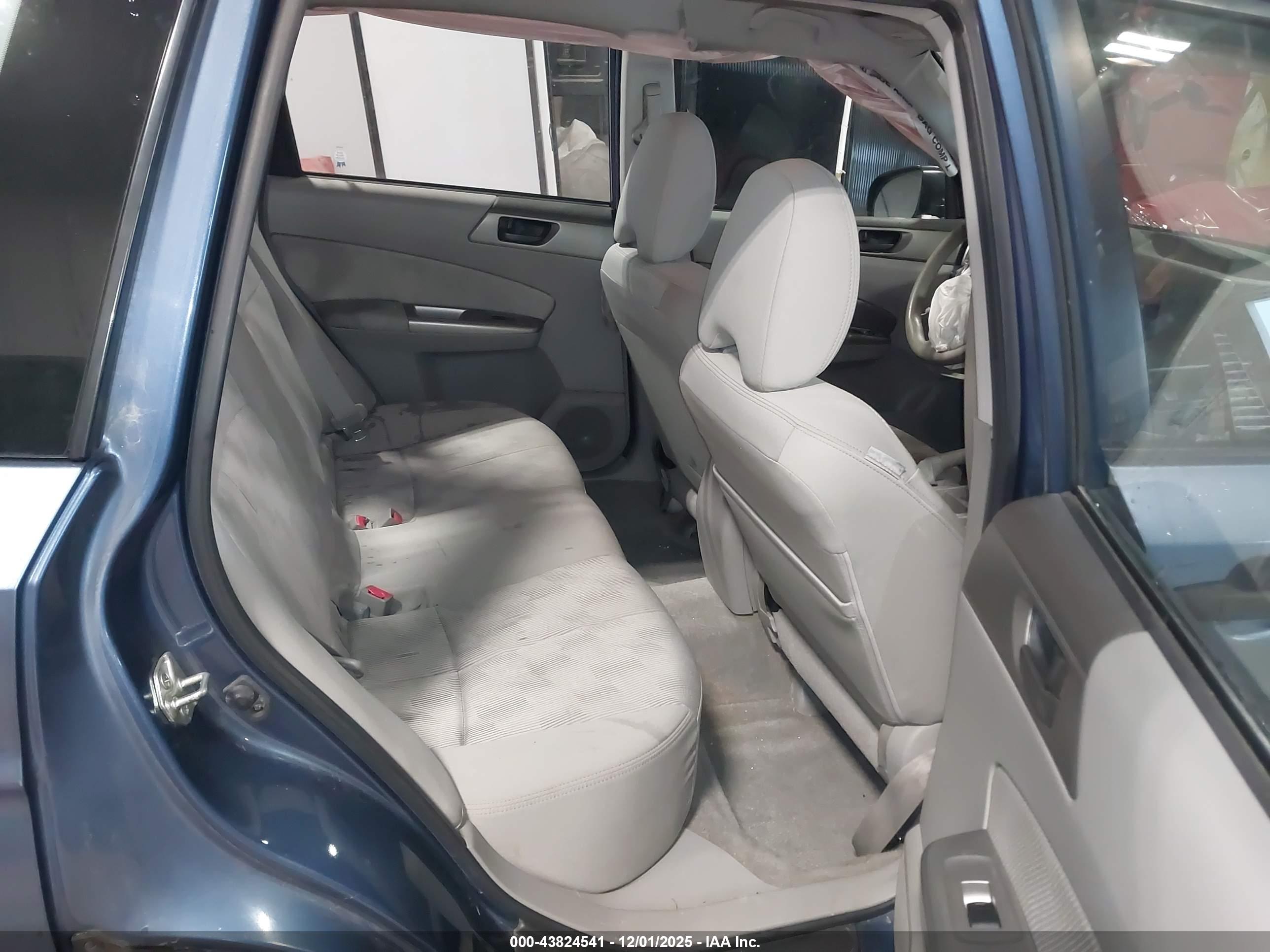 SUBARU FORESTER image 8