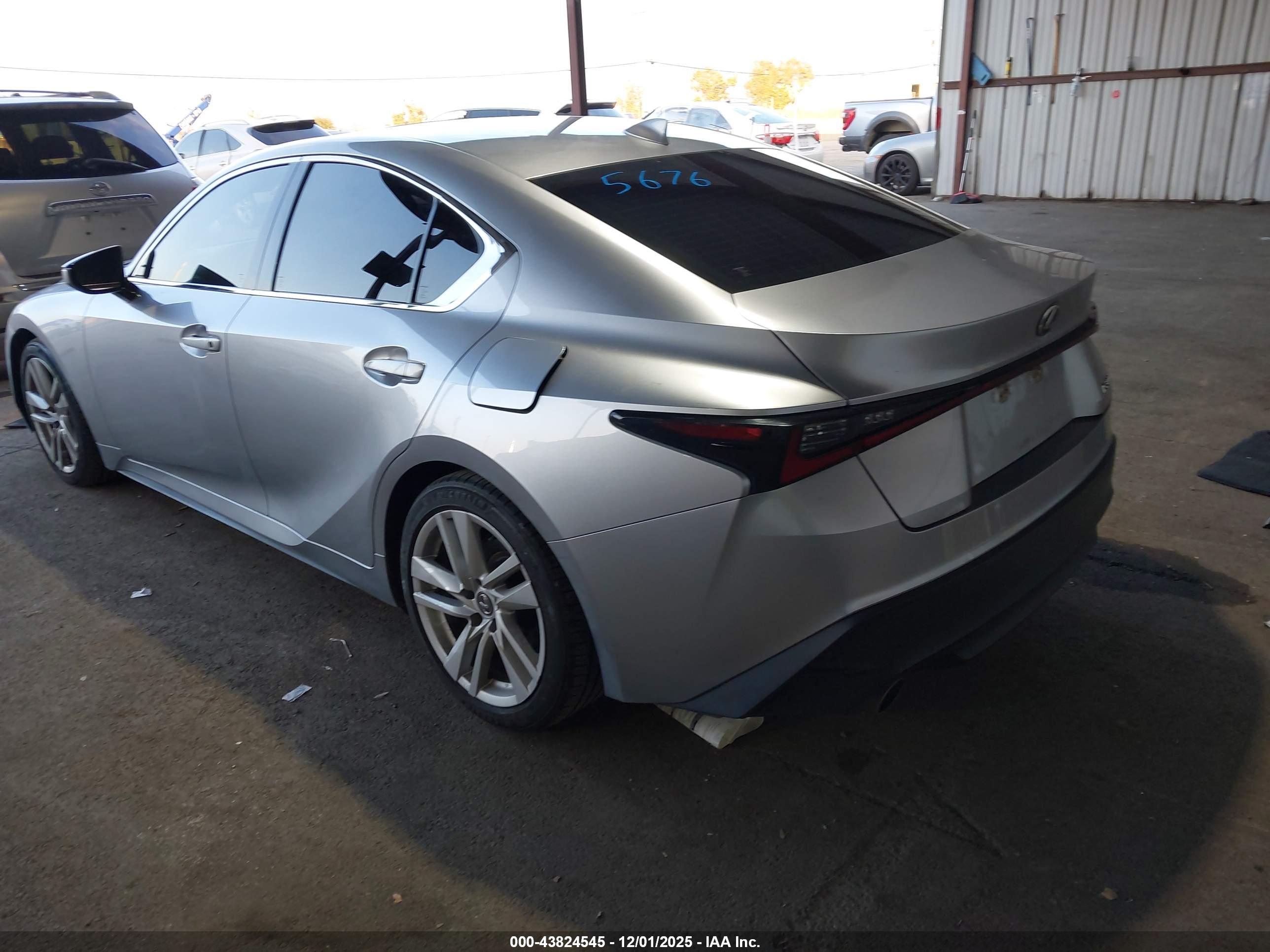 LEXUS IS image 3