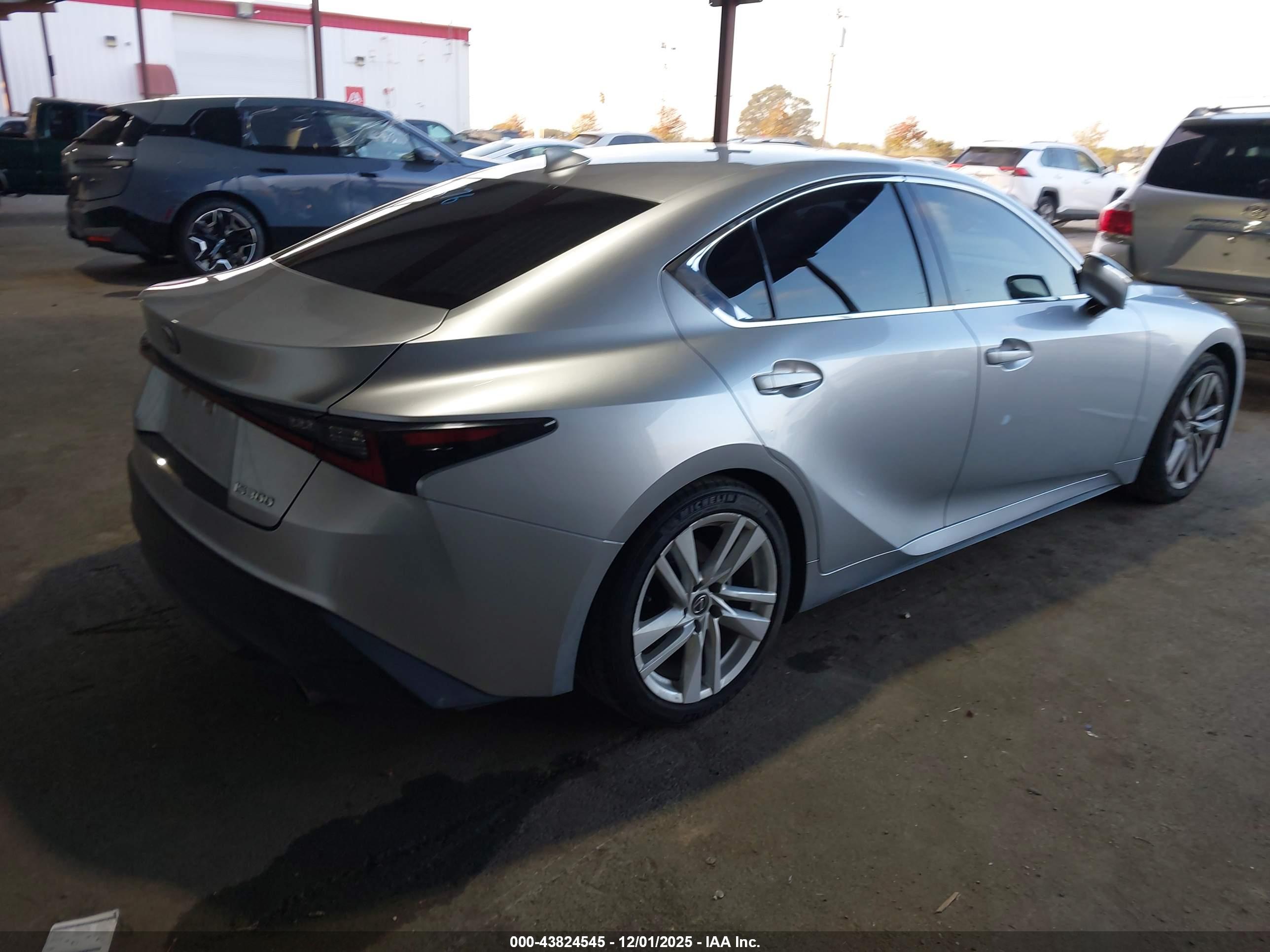LEXUS IS image 4