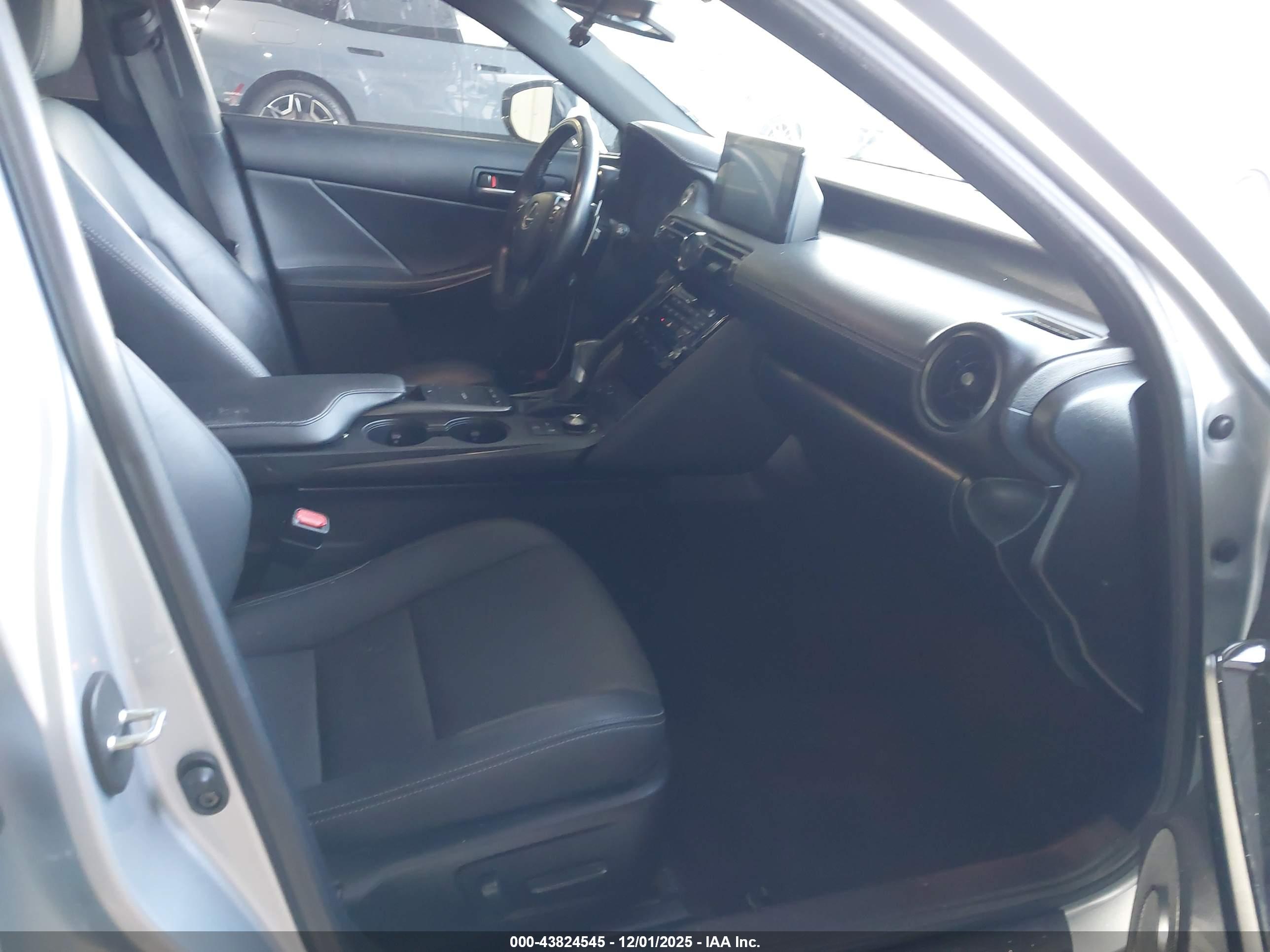 LEXUS IS image 5