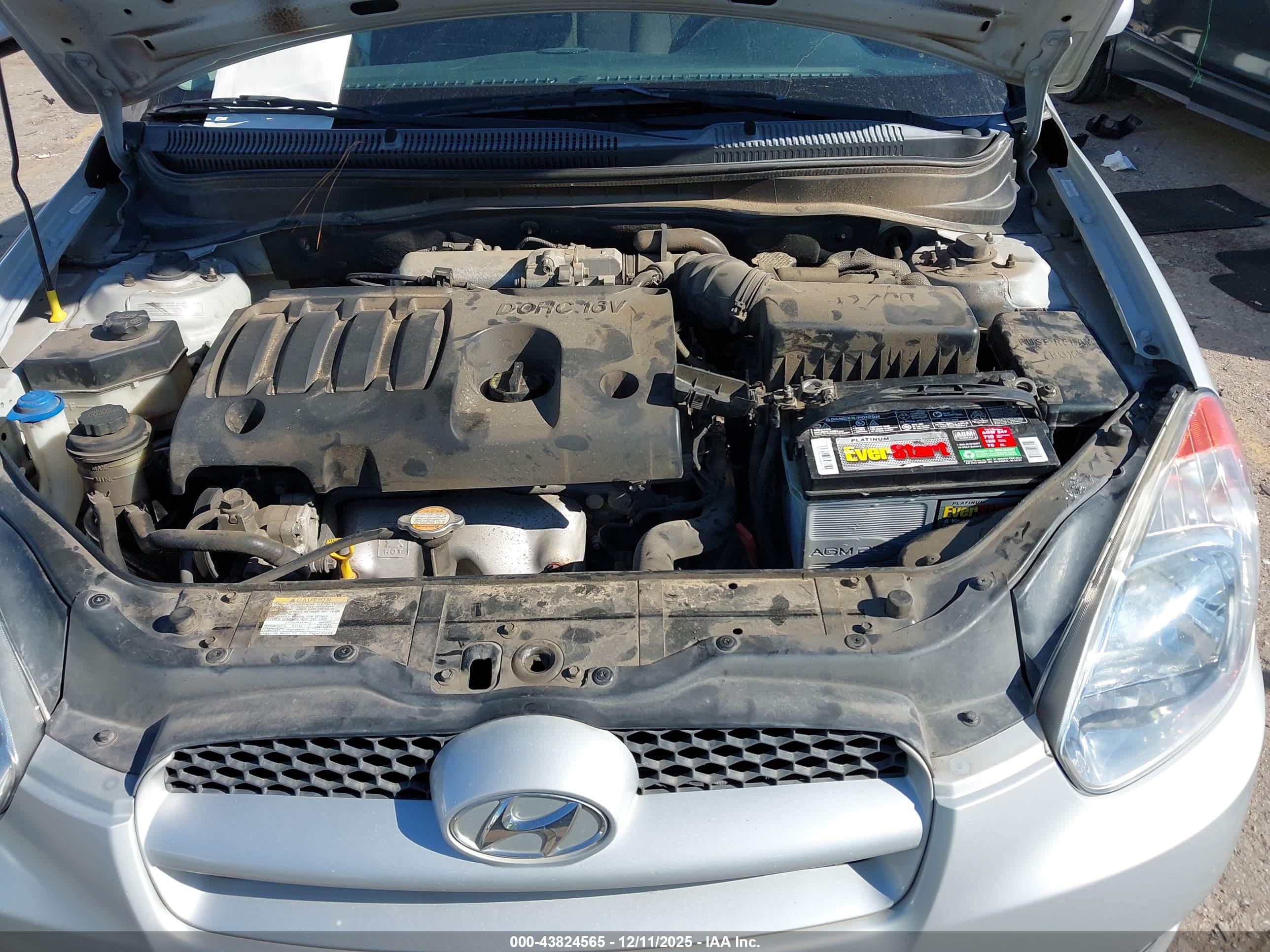 HYUNDAI ACCENT image 10