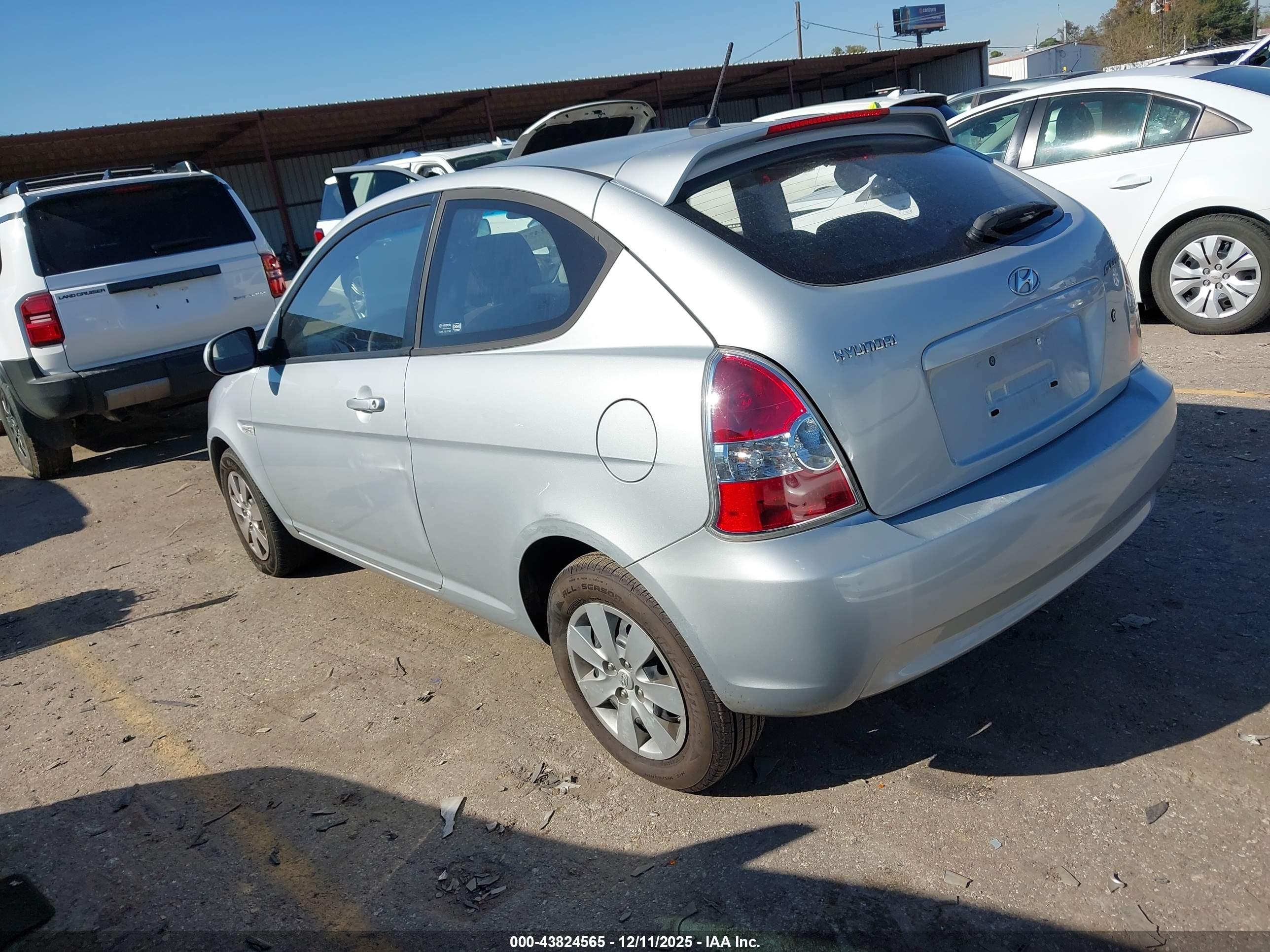 HYUNDAI ACCENT image 3