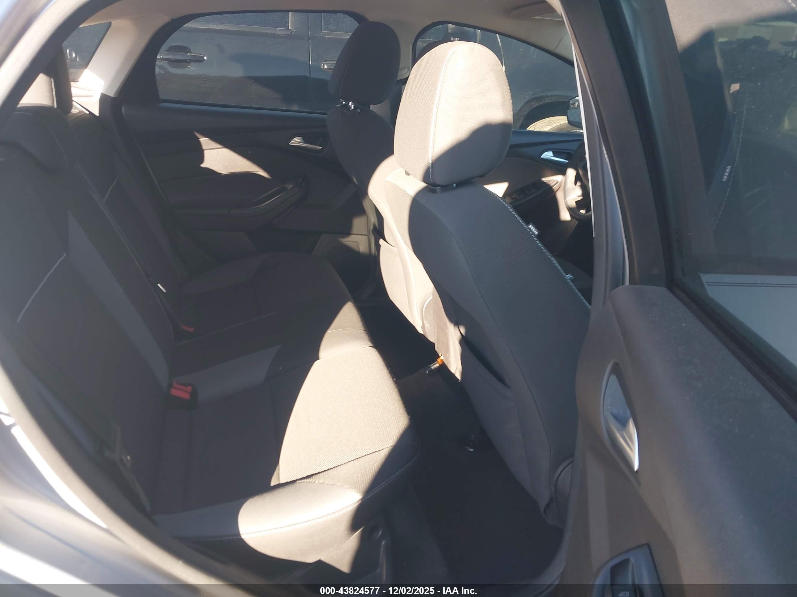 FORD FOCUS image 8