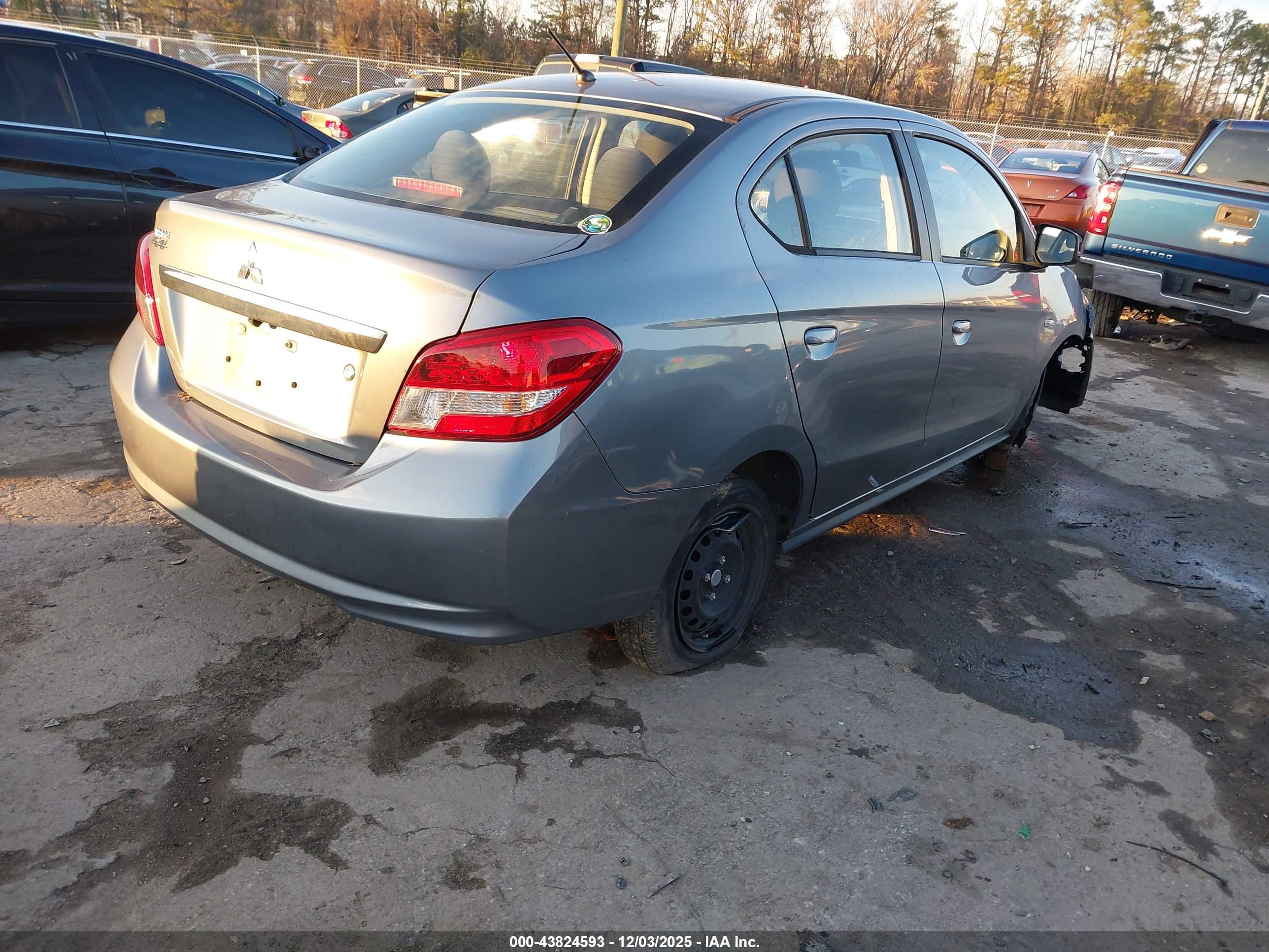 MITSUBISHI MIRAGE image 4