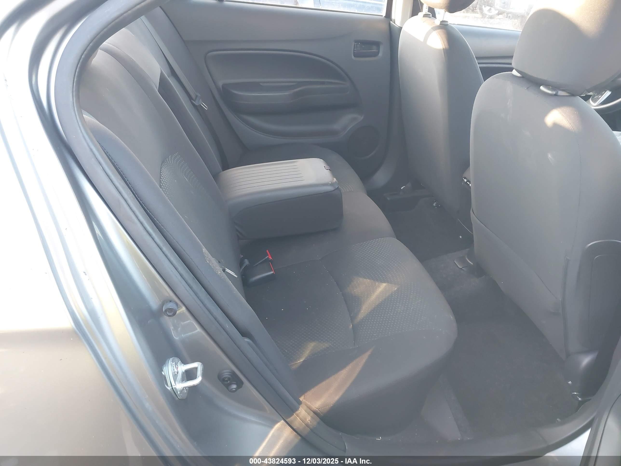 MITSUBISHI MIRAGE image 8