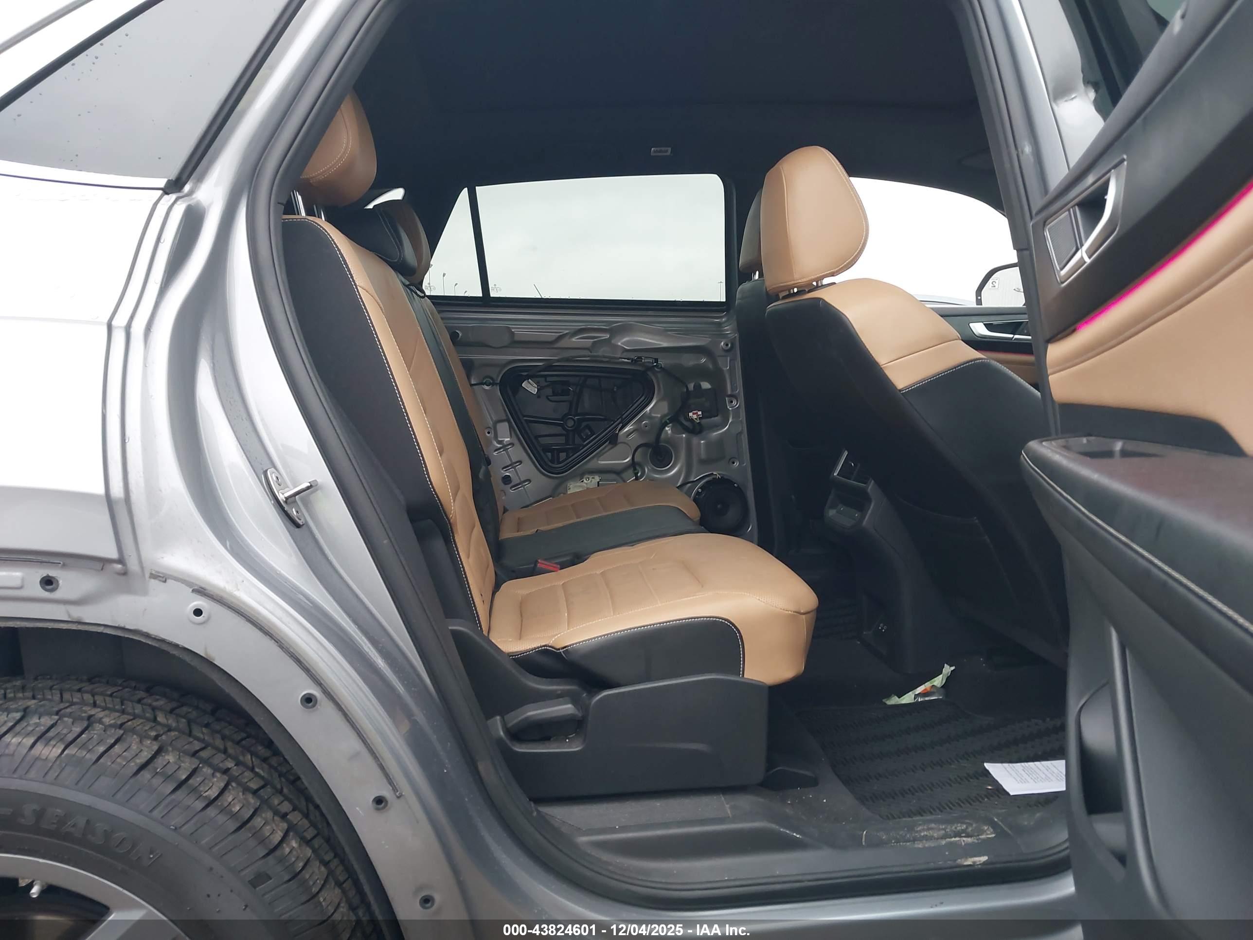 VOLKSWAGEN ATLAS image 8