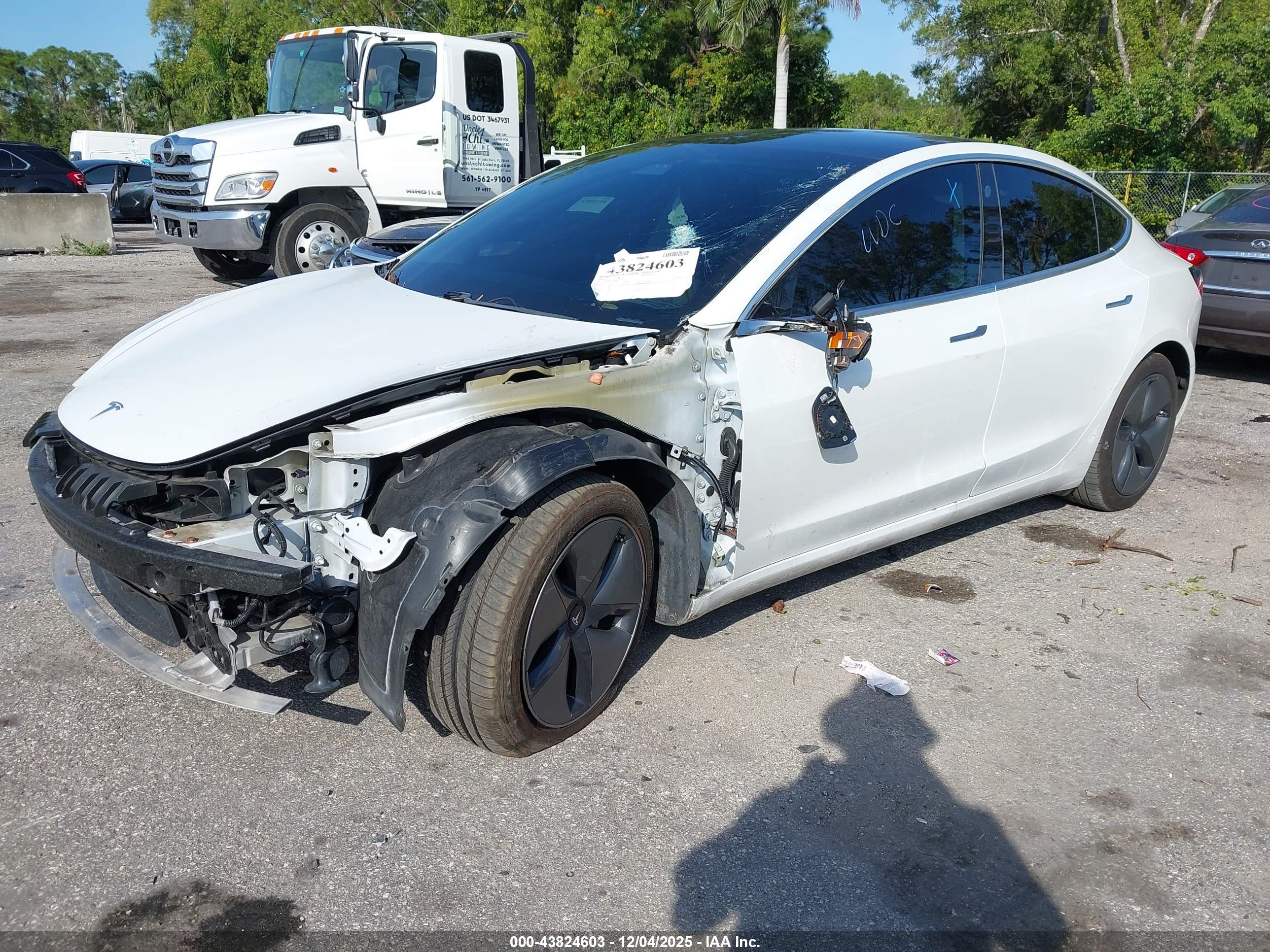 TESLA MODEL image 2