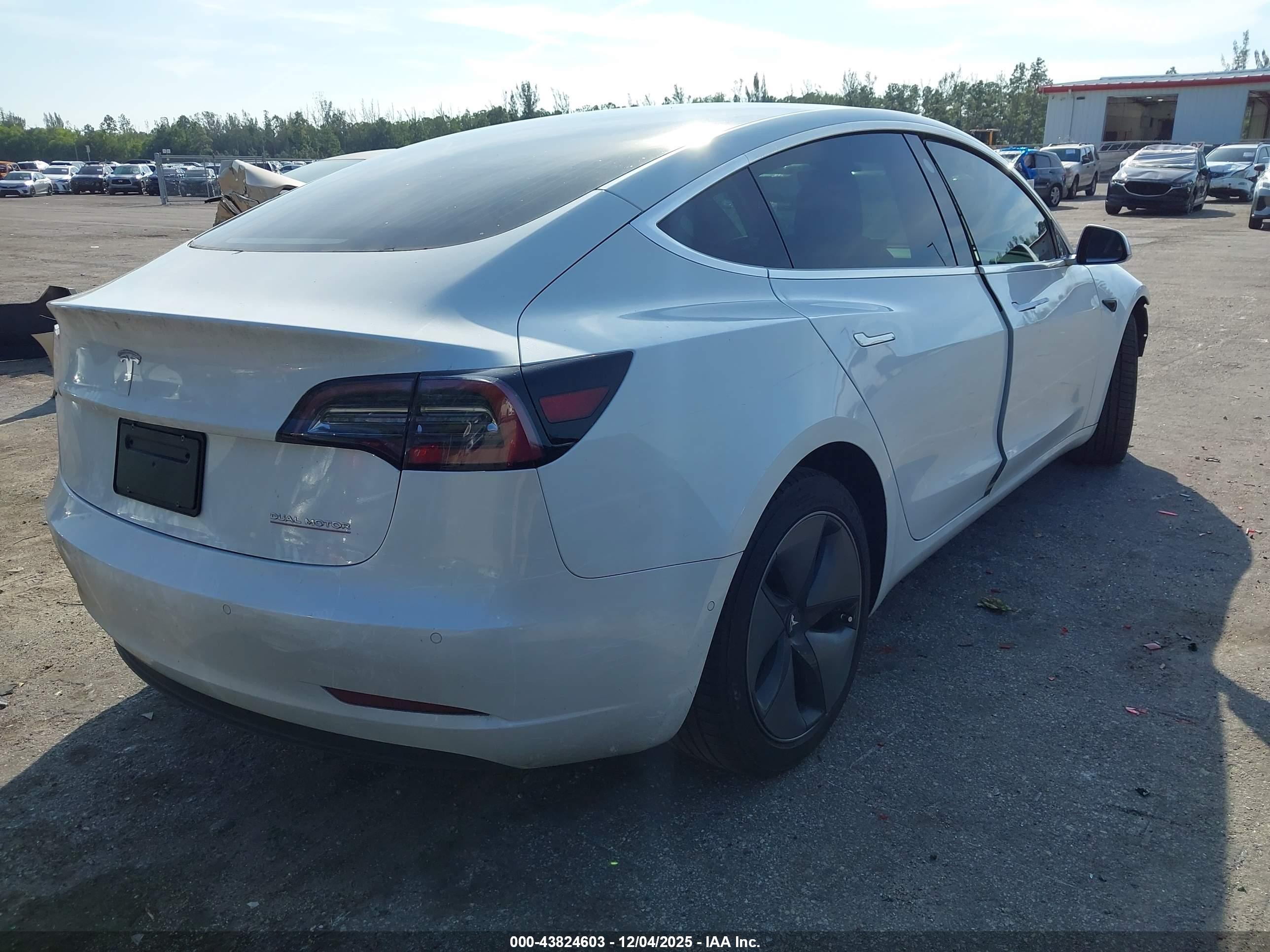 TESLA MODEL image 4