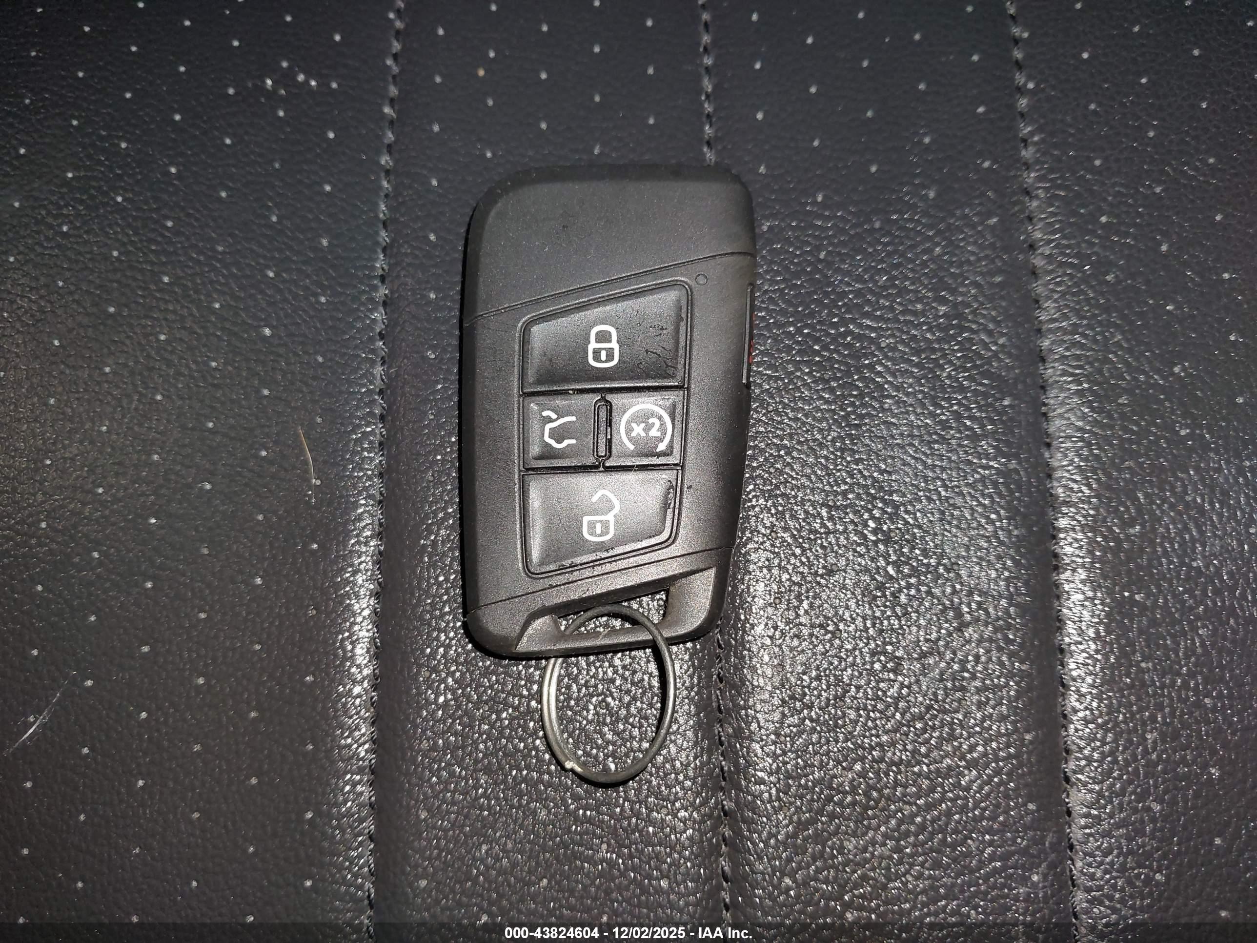 VOLKSWAGEN TIGUAN image 11