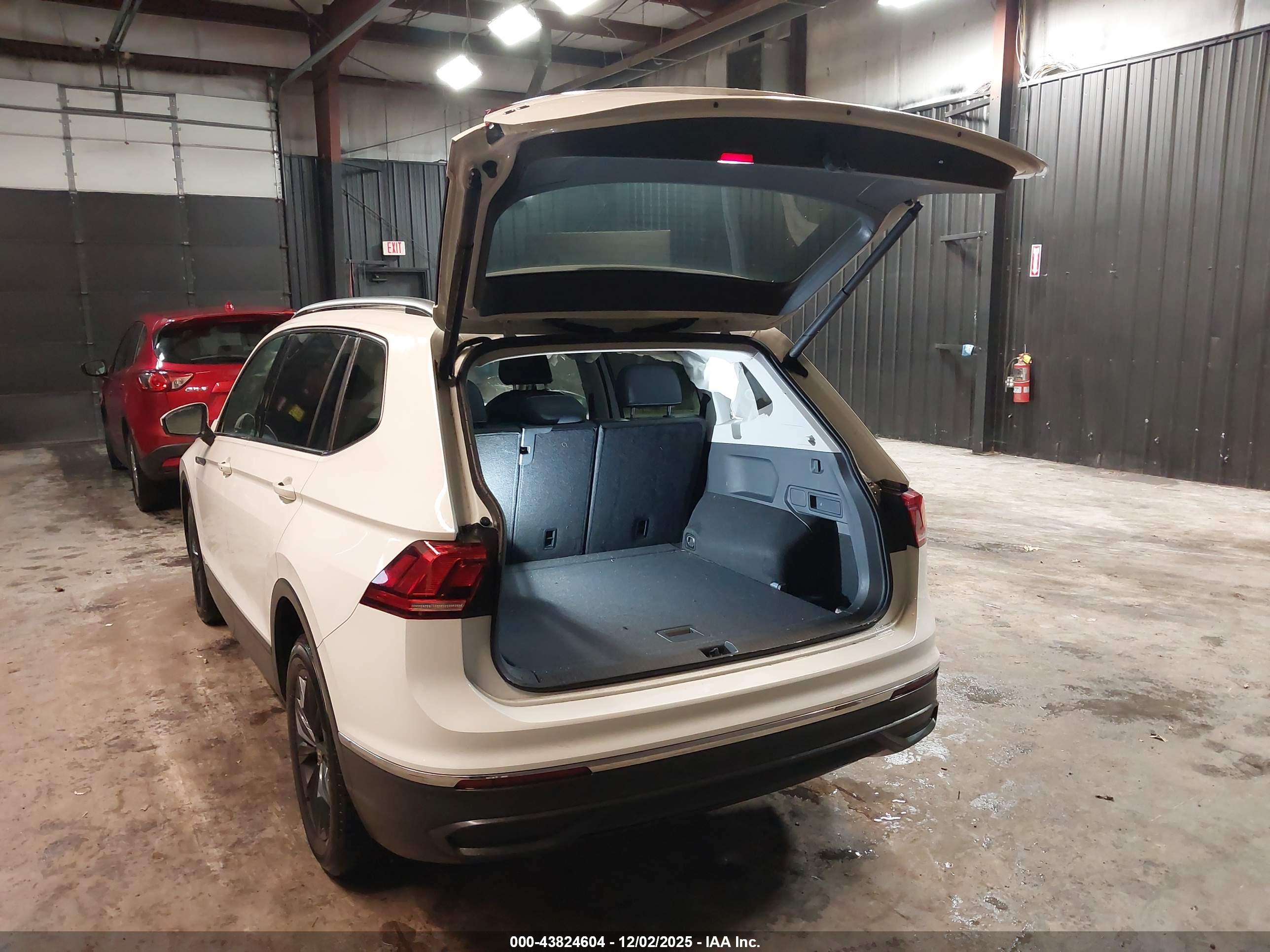 VOLKSWAGEN TIGUAN image 3