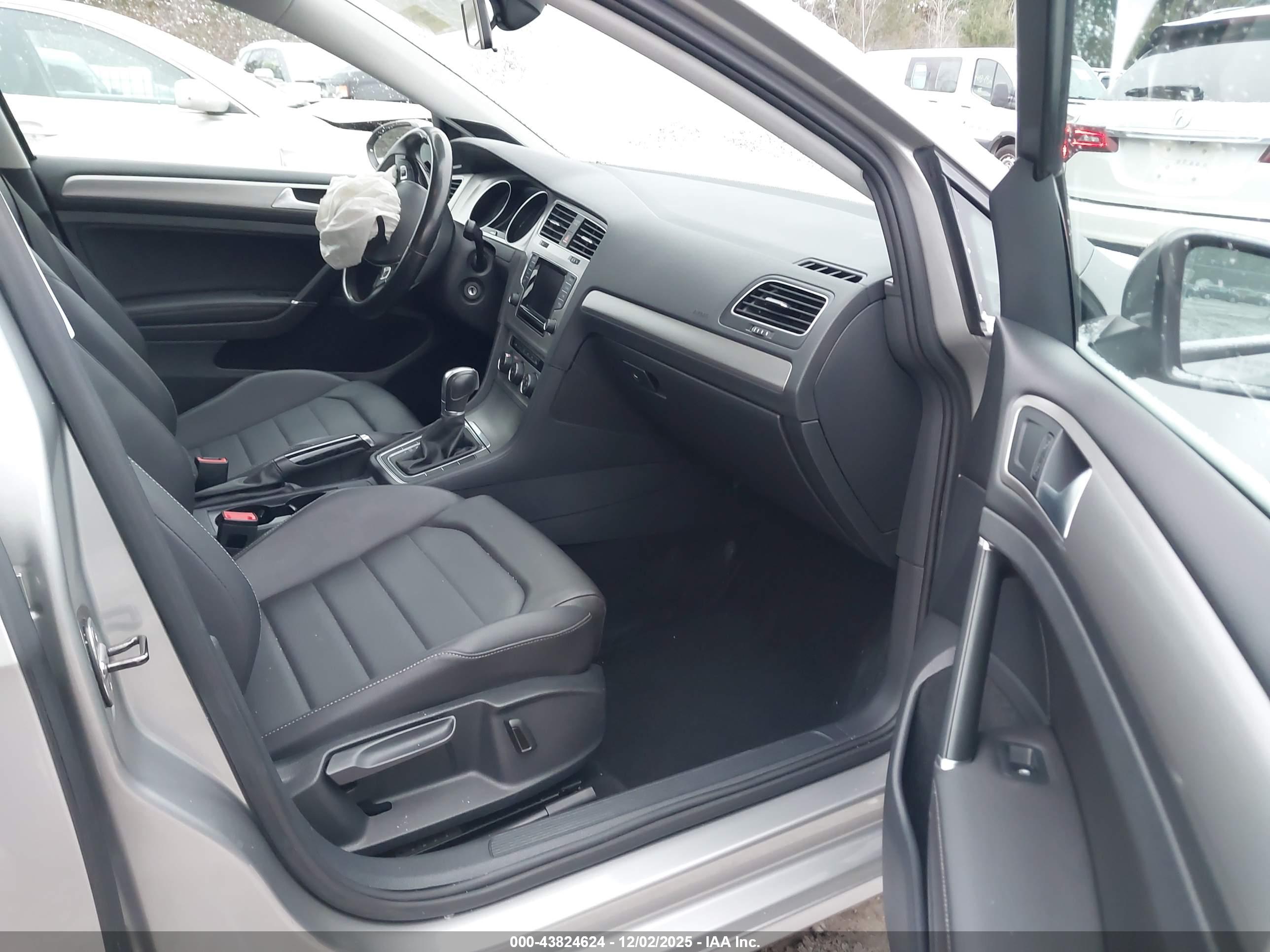 VOLKSWAGEN GOLF image 5