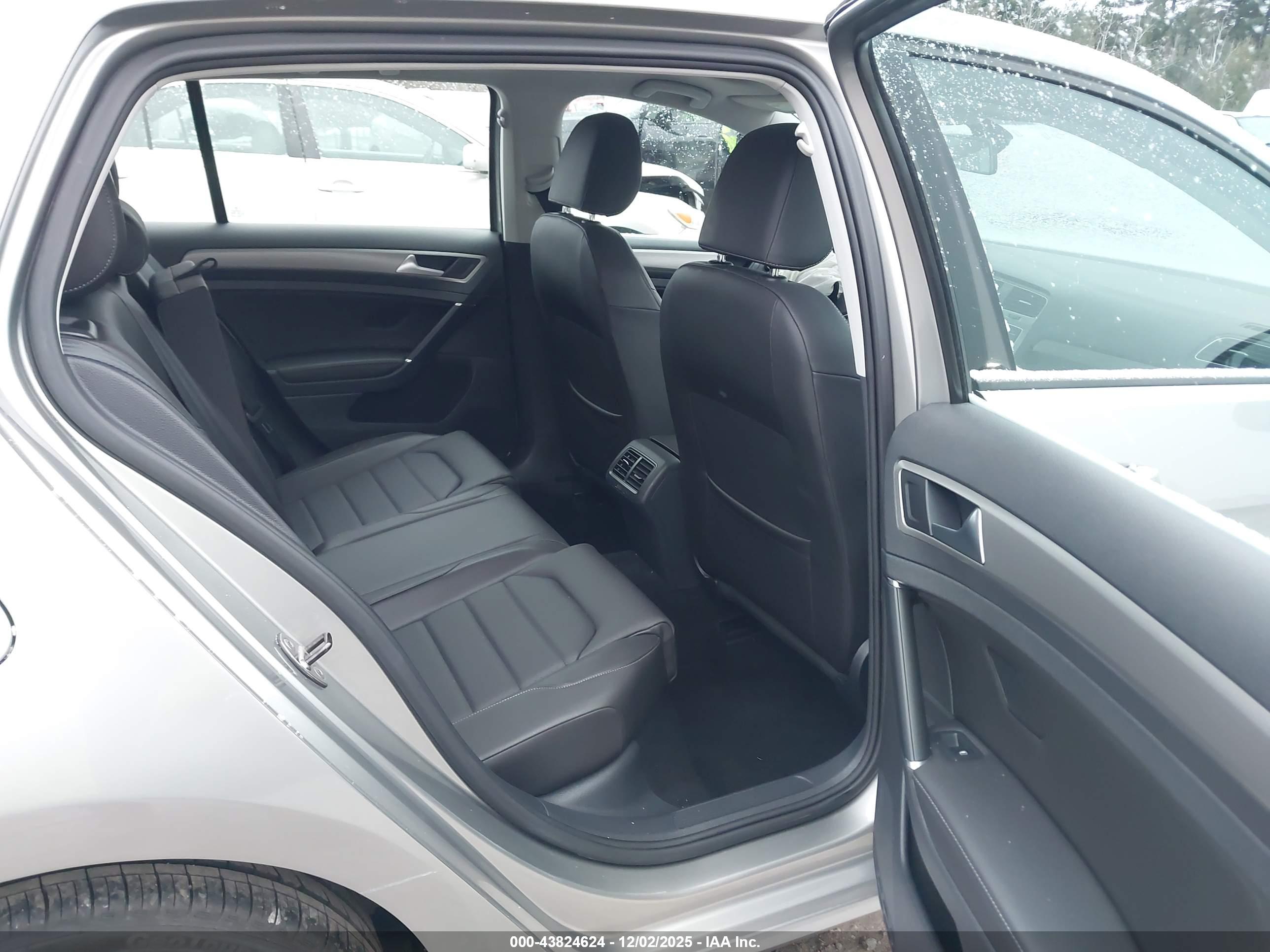 VOLKSWAGEN GOLF image 8