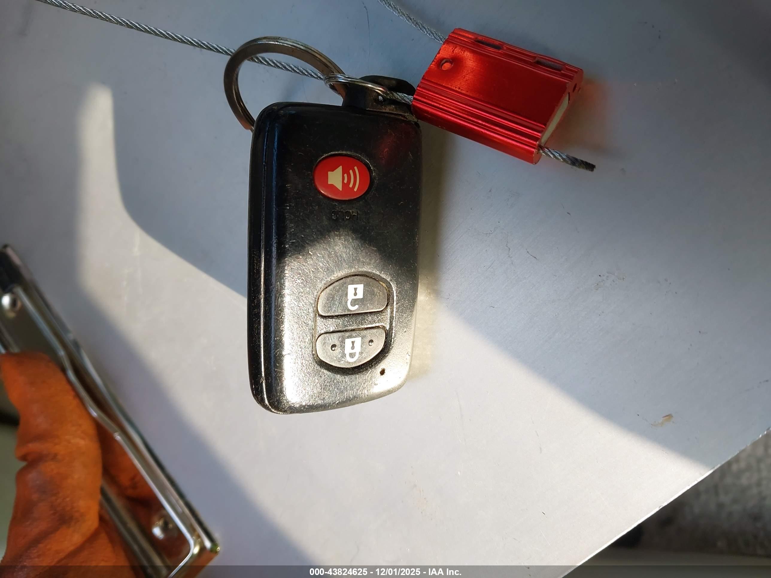 TOYOTA PRIUS image 11