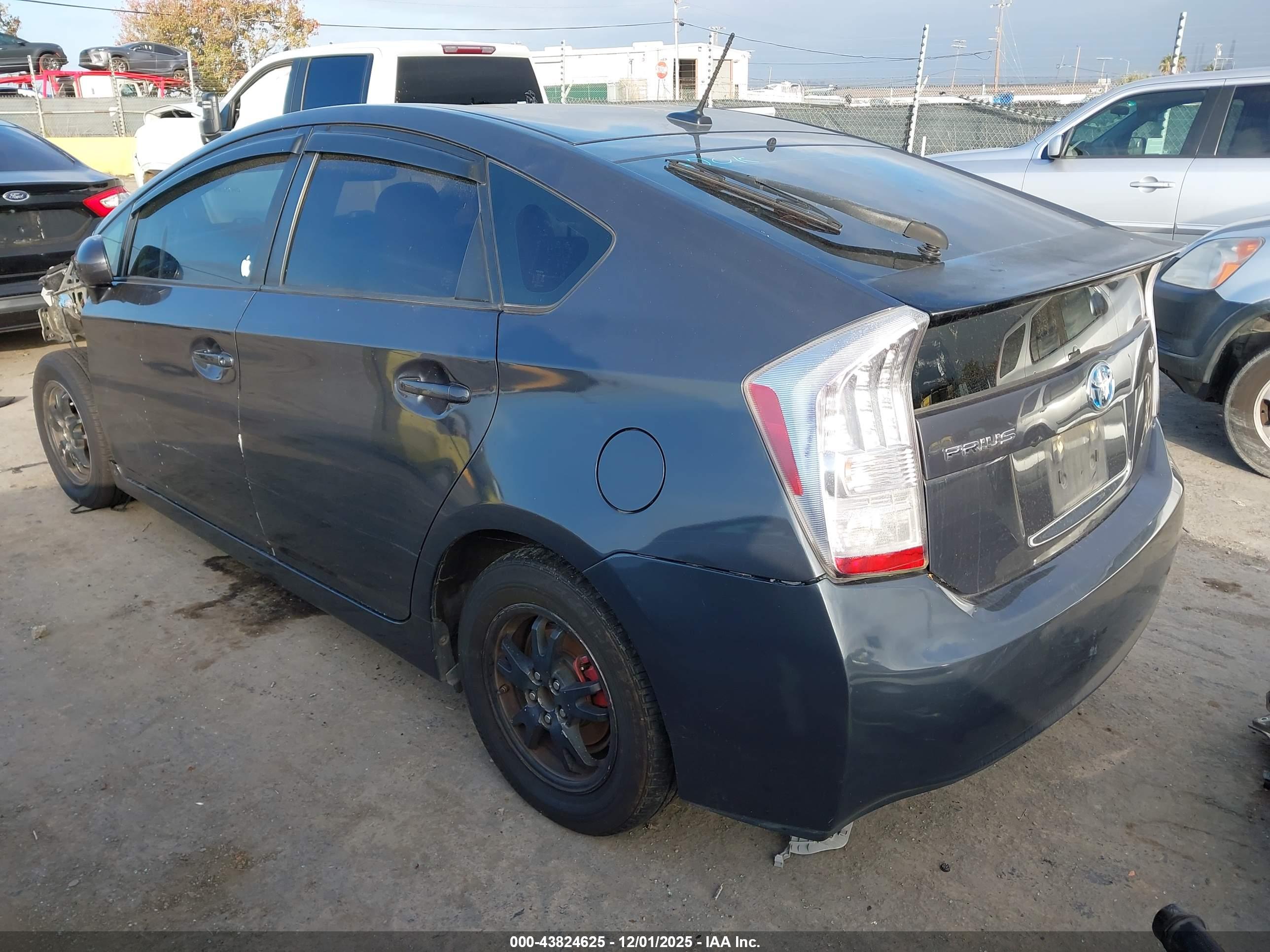 TOYOTA PRIUS image 3