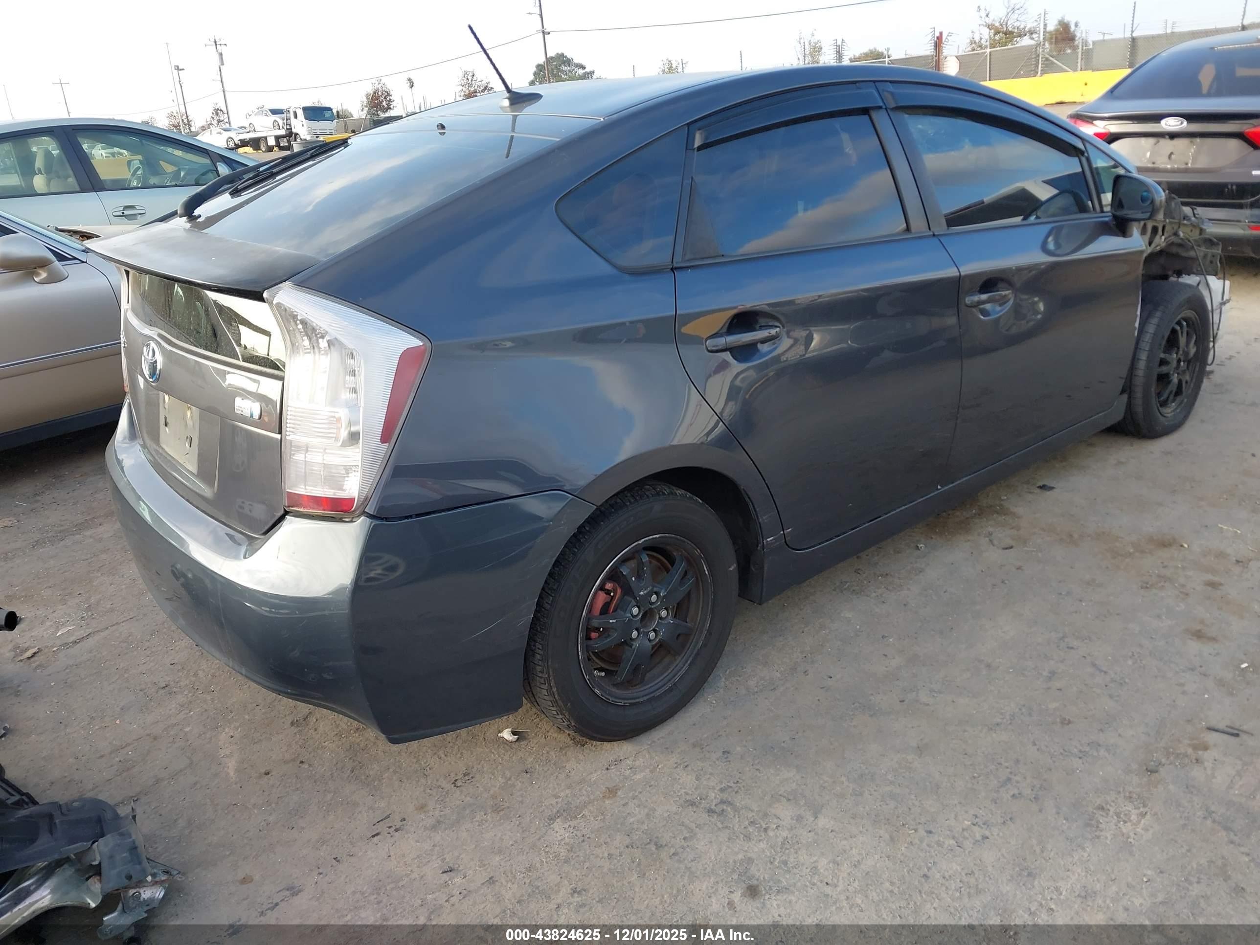 TOYOTA PRIUS image 4