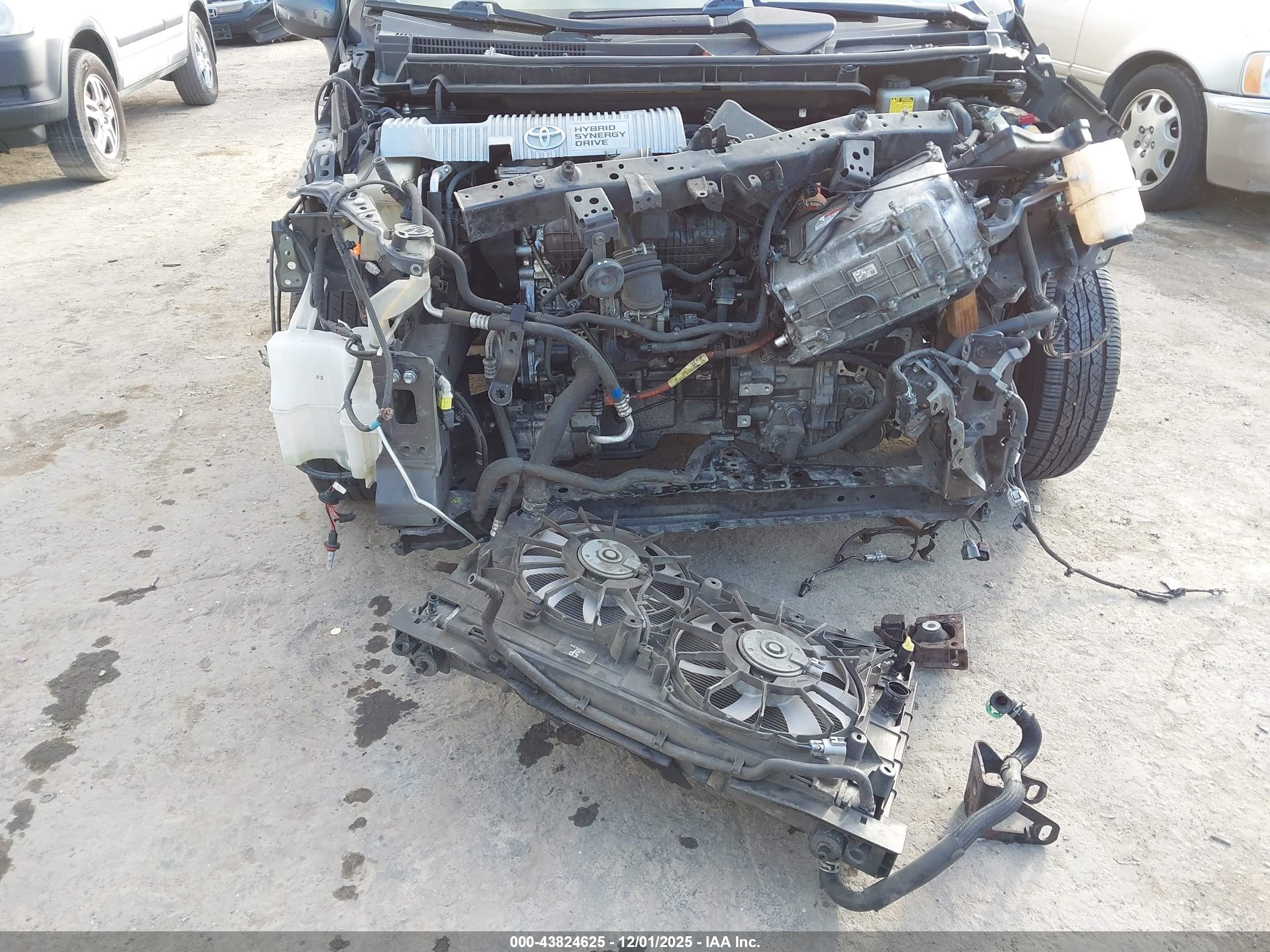 TOYOTA PRIUS image 6