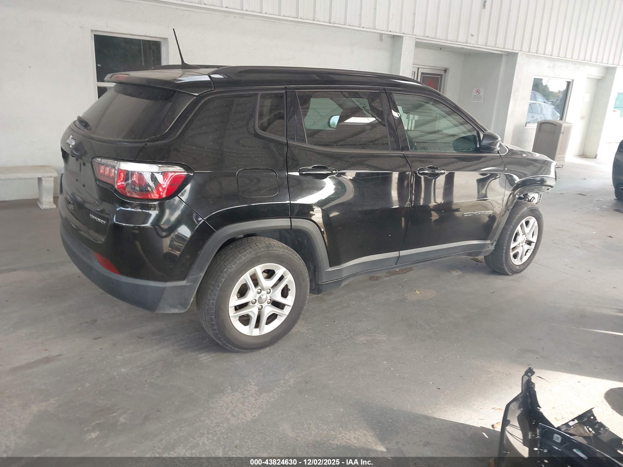 JEEP COMPASS image 4
