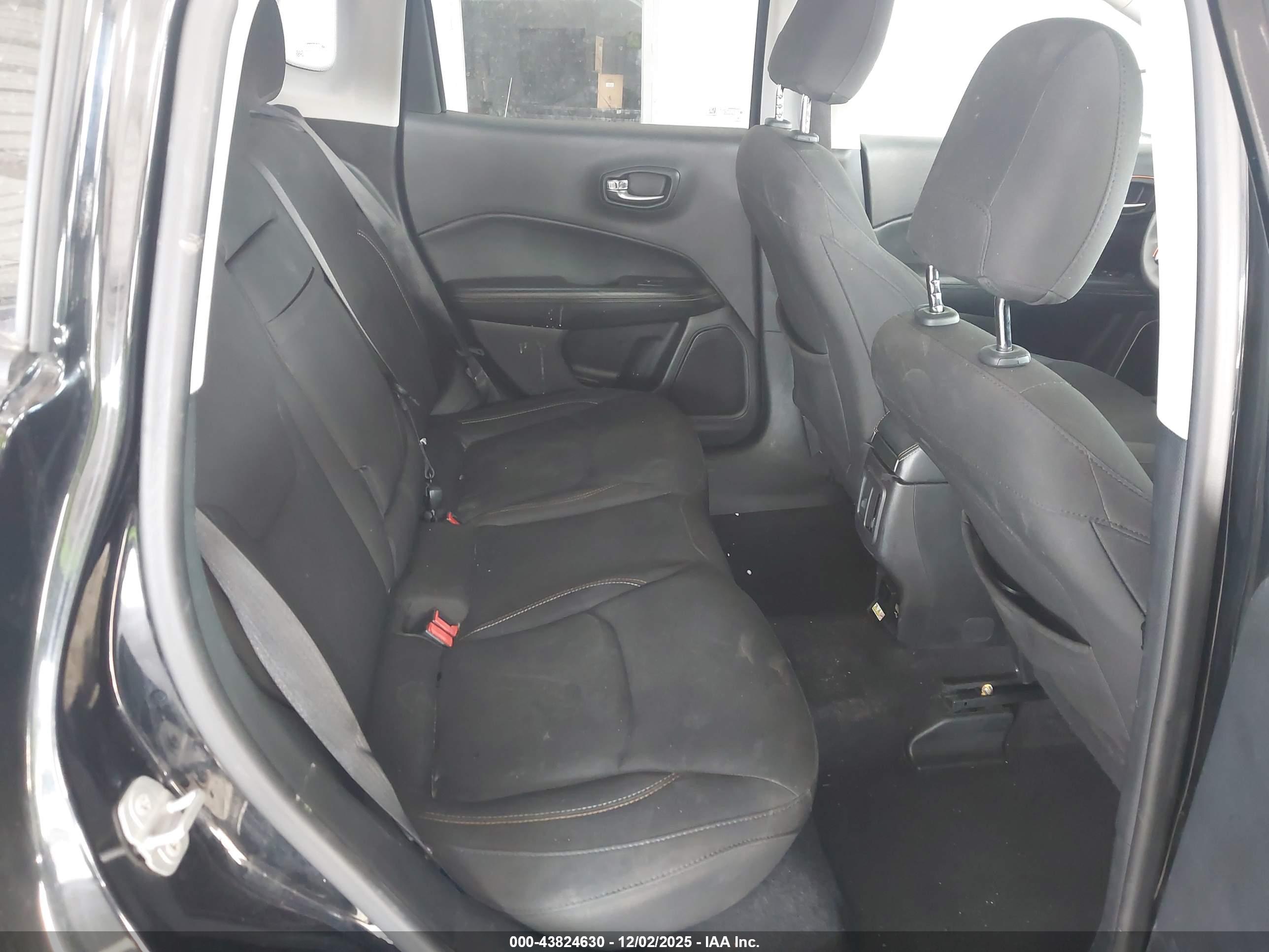 JEEP COMPASS image 8