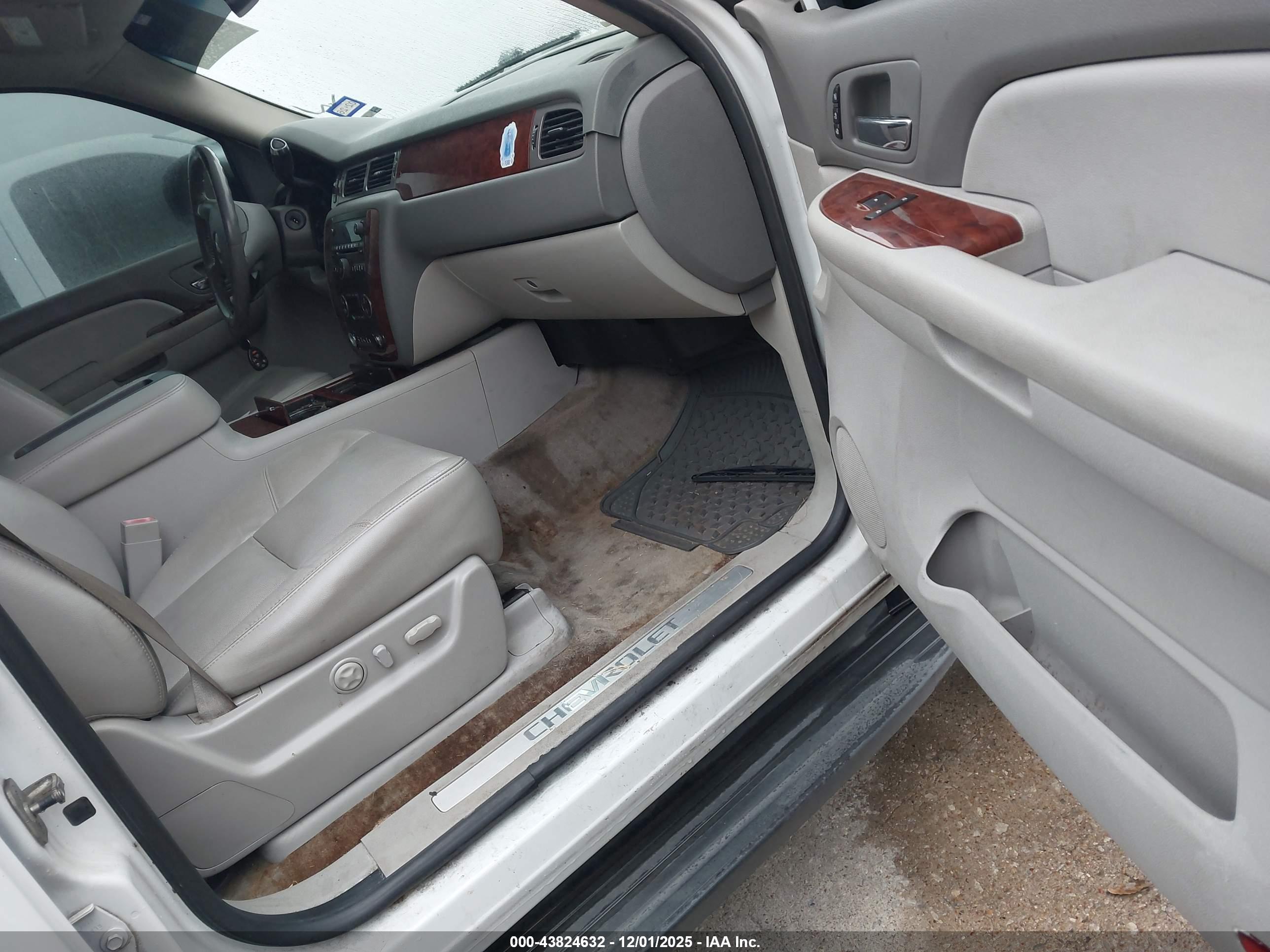 CHEVROLET TAHOE image 5