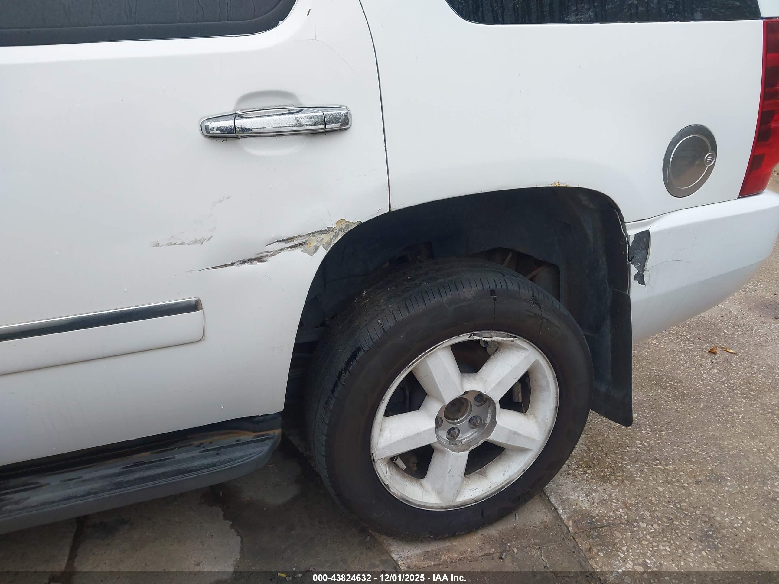 CHEVROLET TAHOE image 6