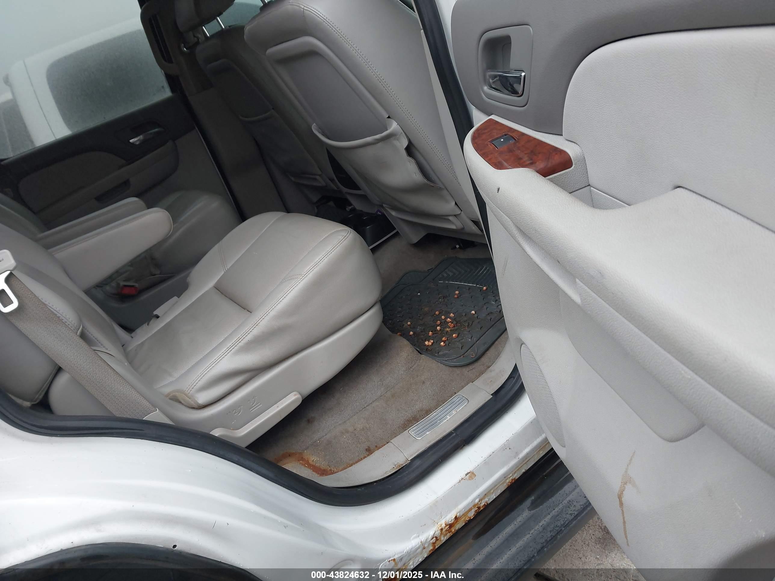 CHEVROLET TAHOE image 8