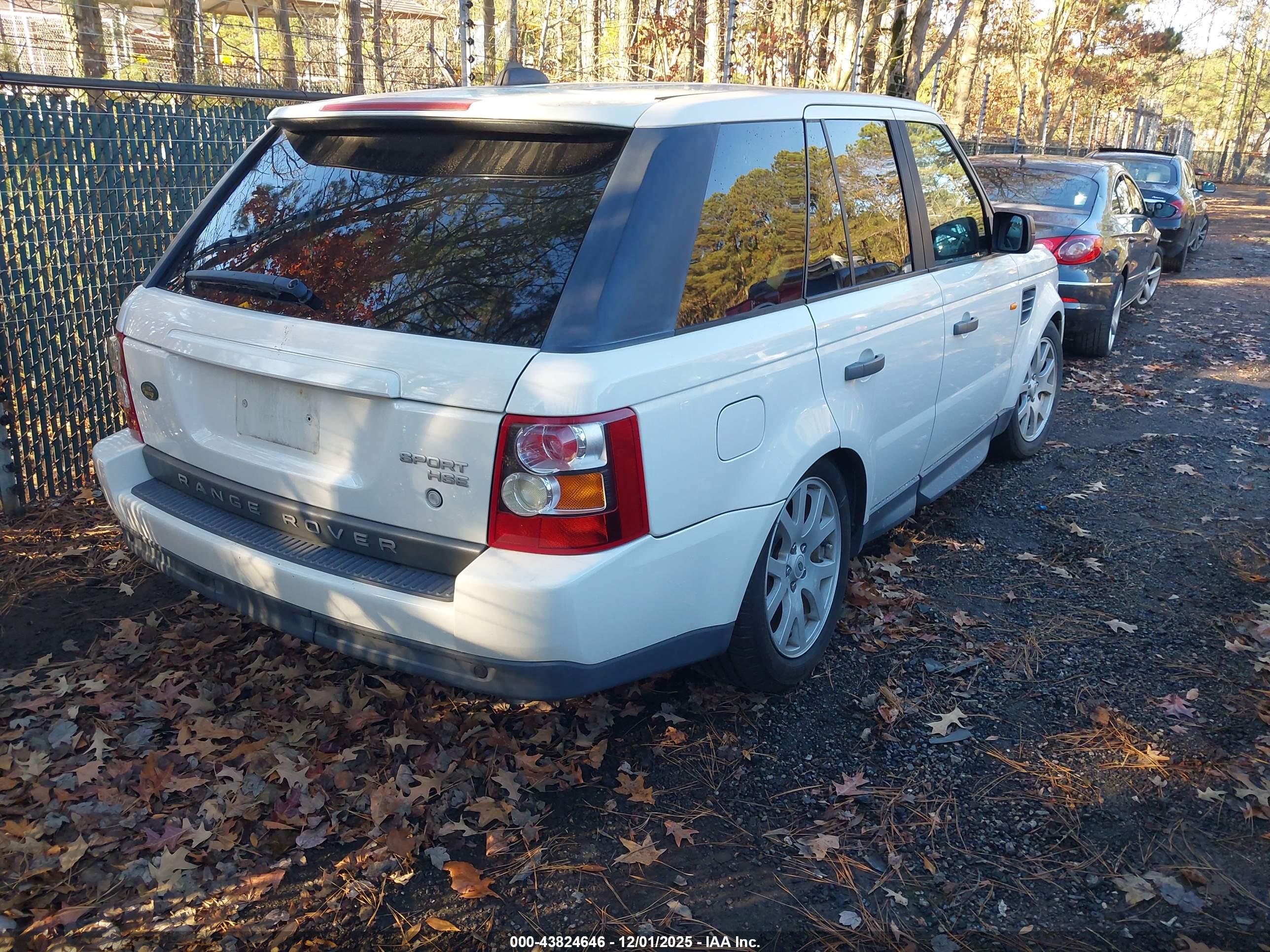 LAND ROVER image 4