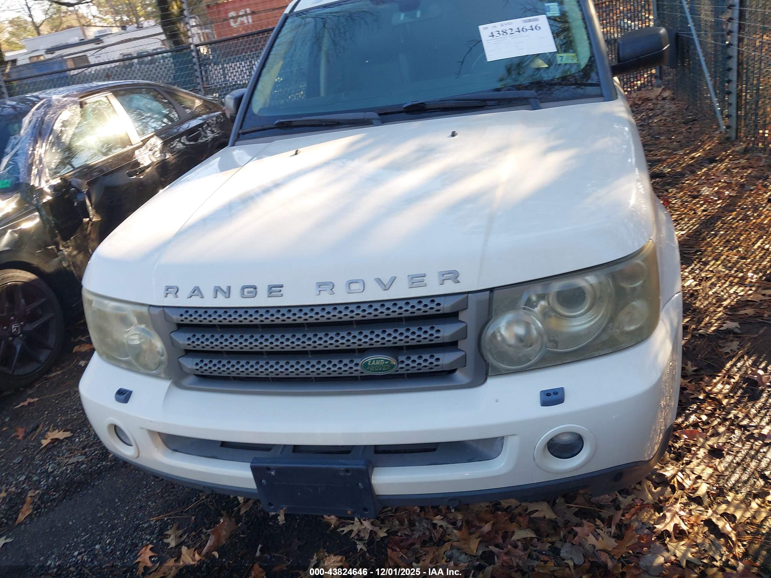 LAND ROVER image 6