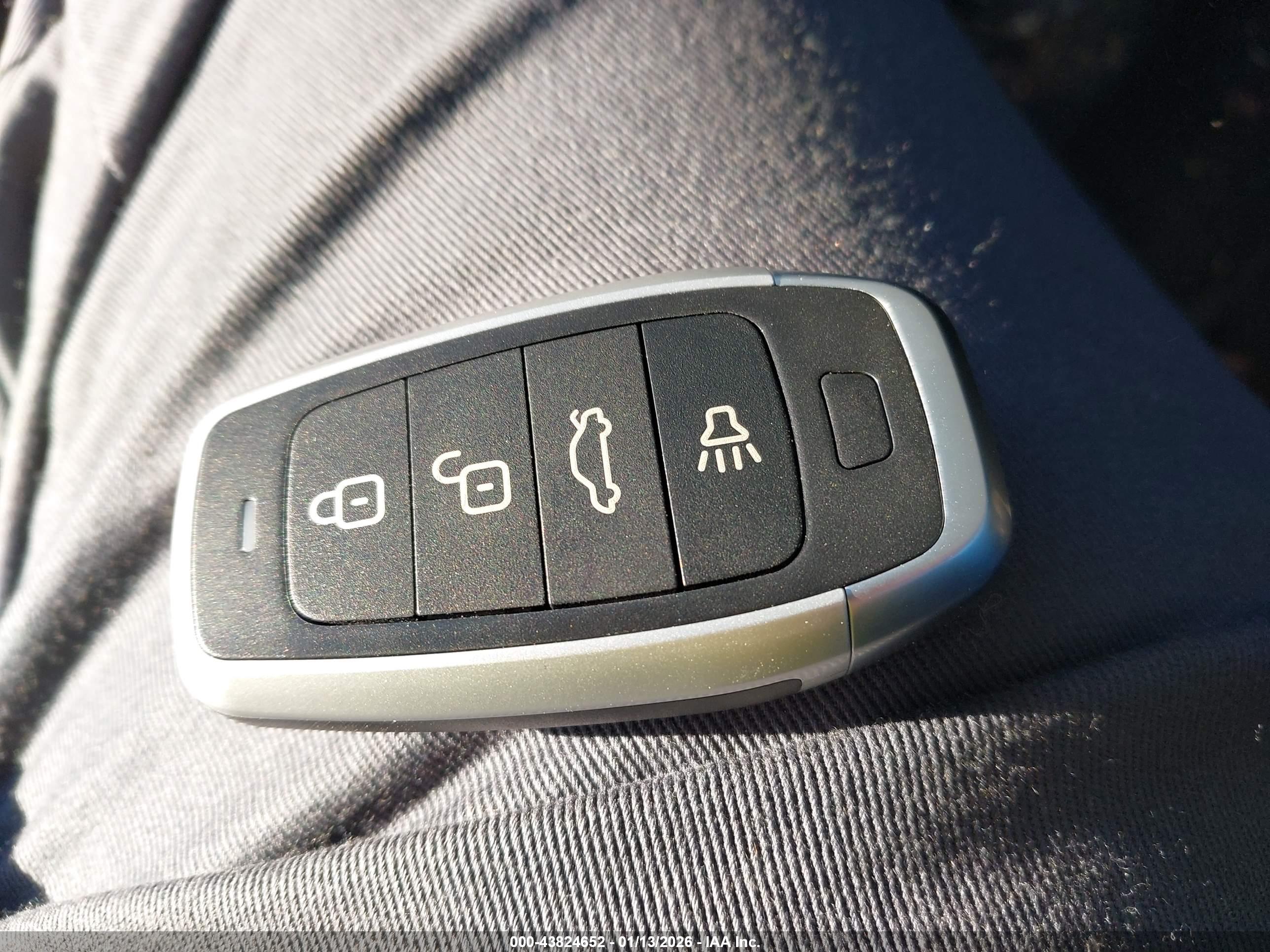 CHRYSLER 200 image 11