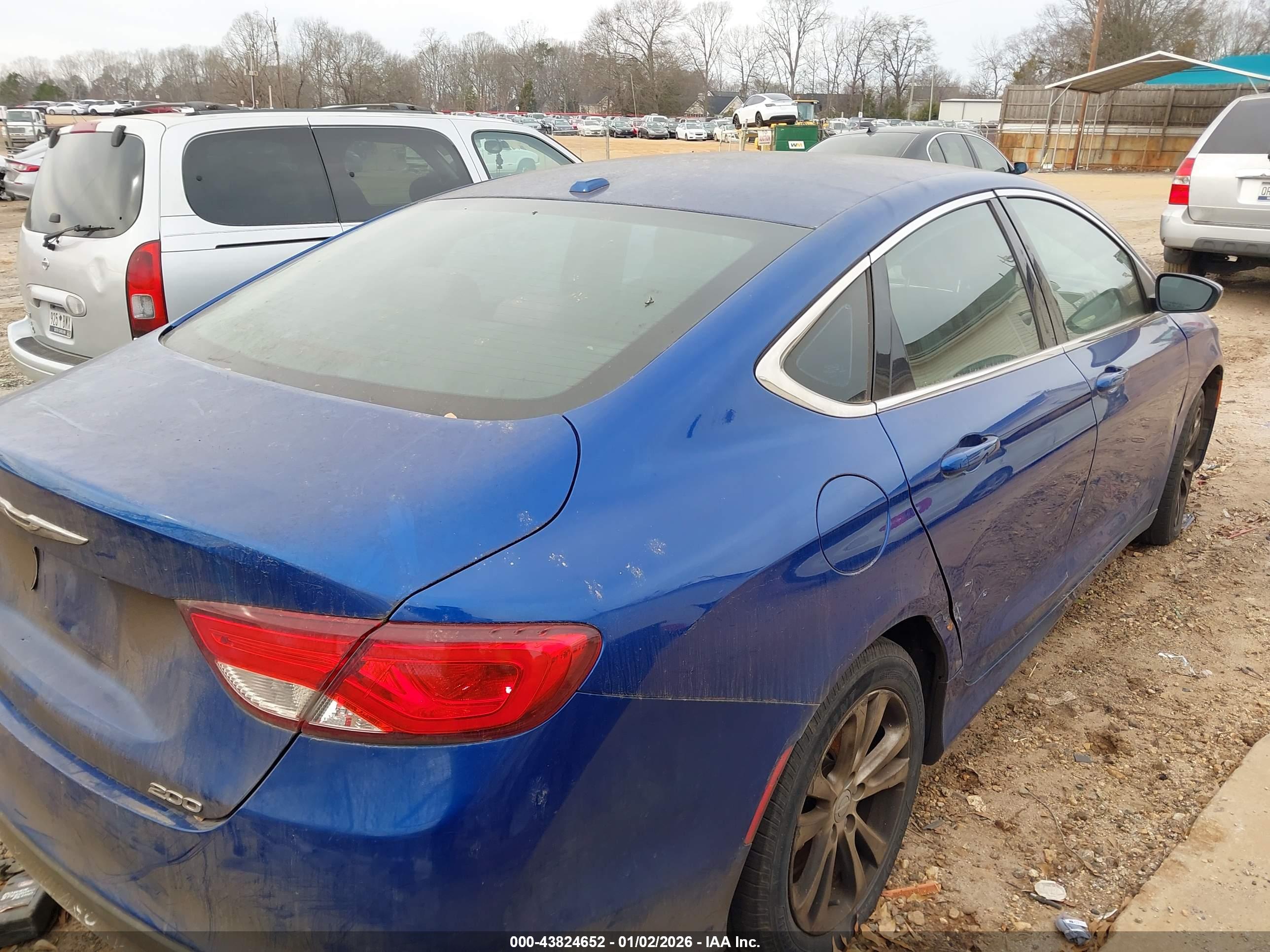 CHRYSLER 200 image 4