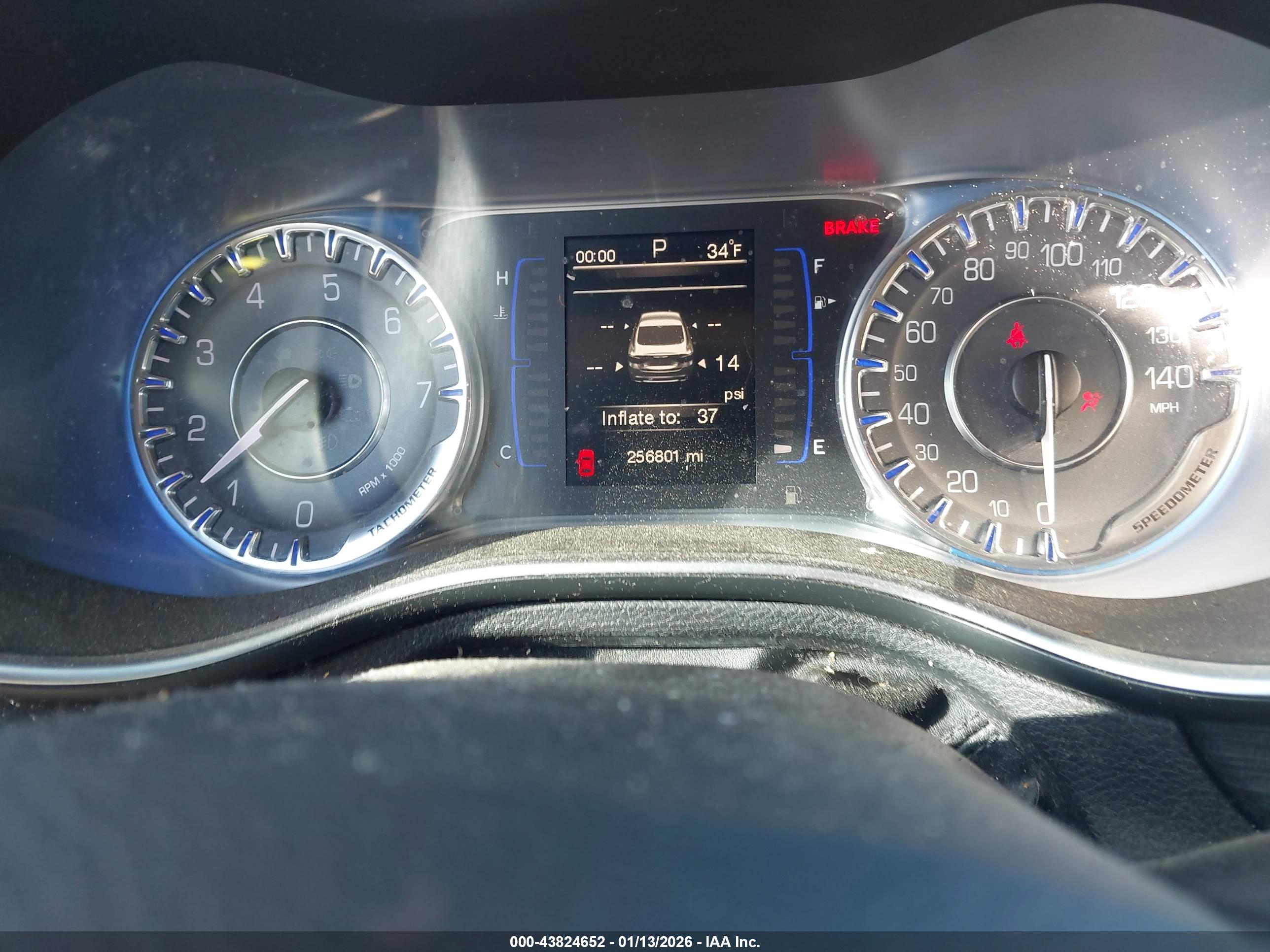 CHRYSLER 200 image 7