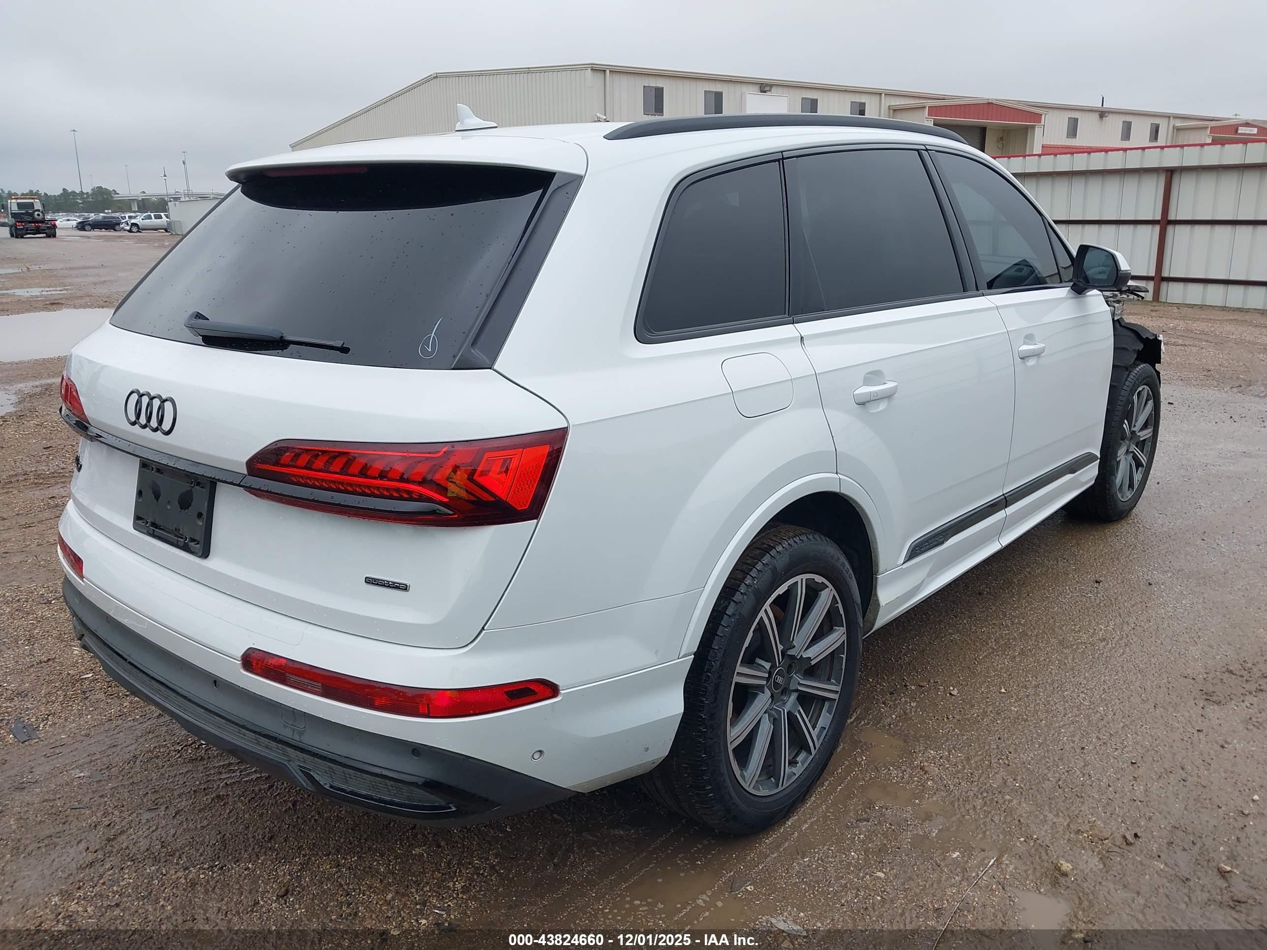 AUDI Q7 image 4