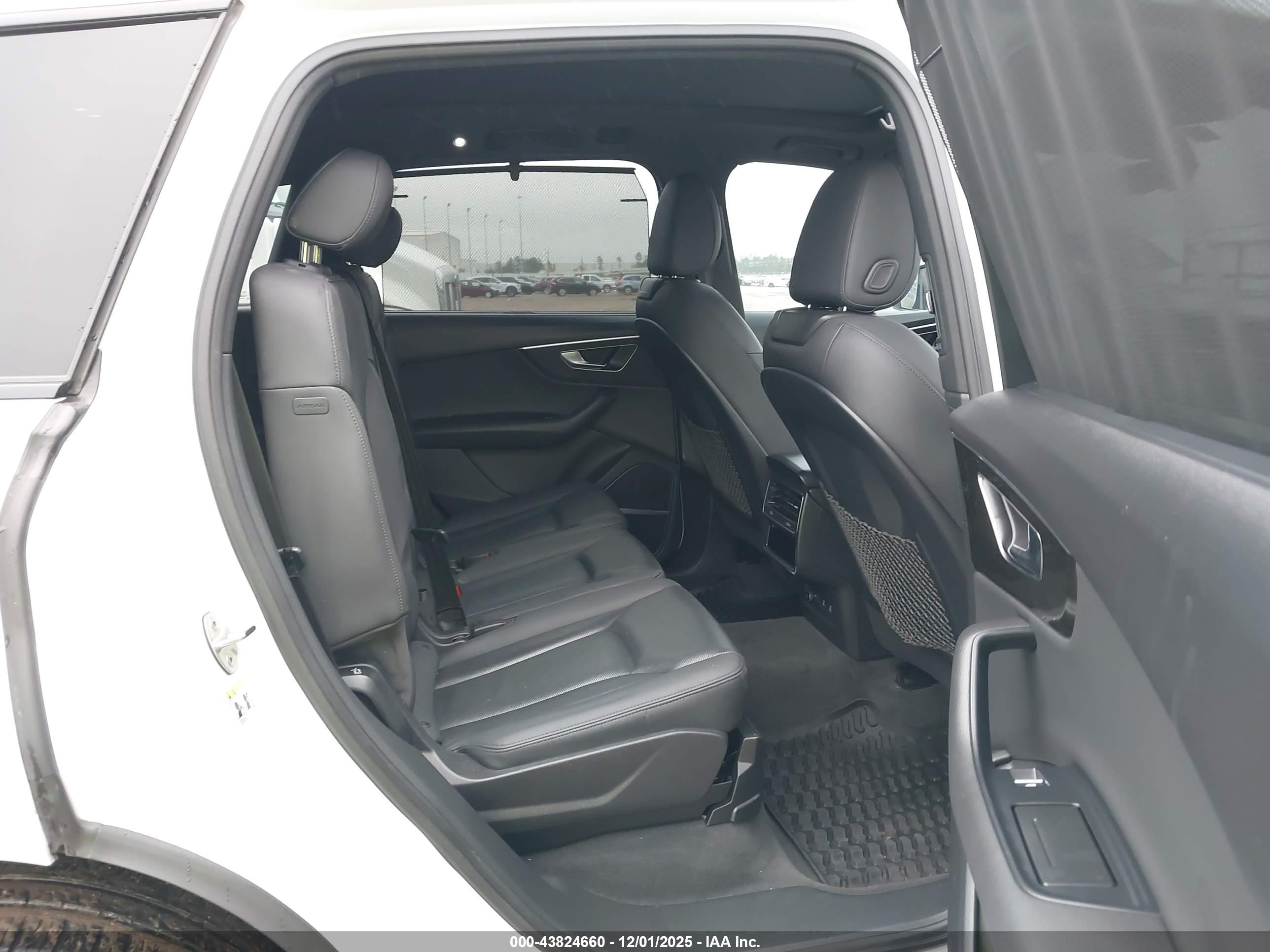 AUDI Q7 image 8