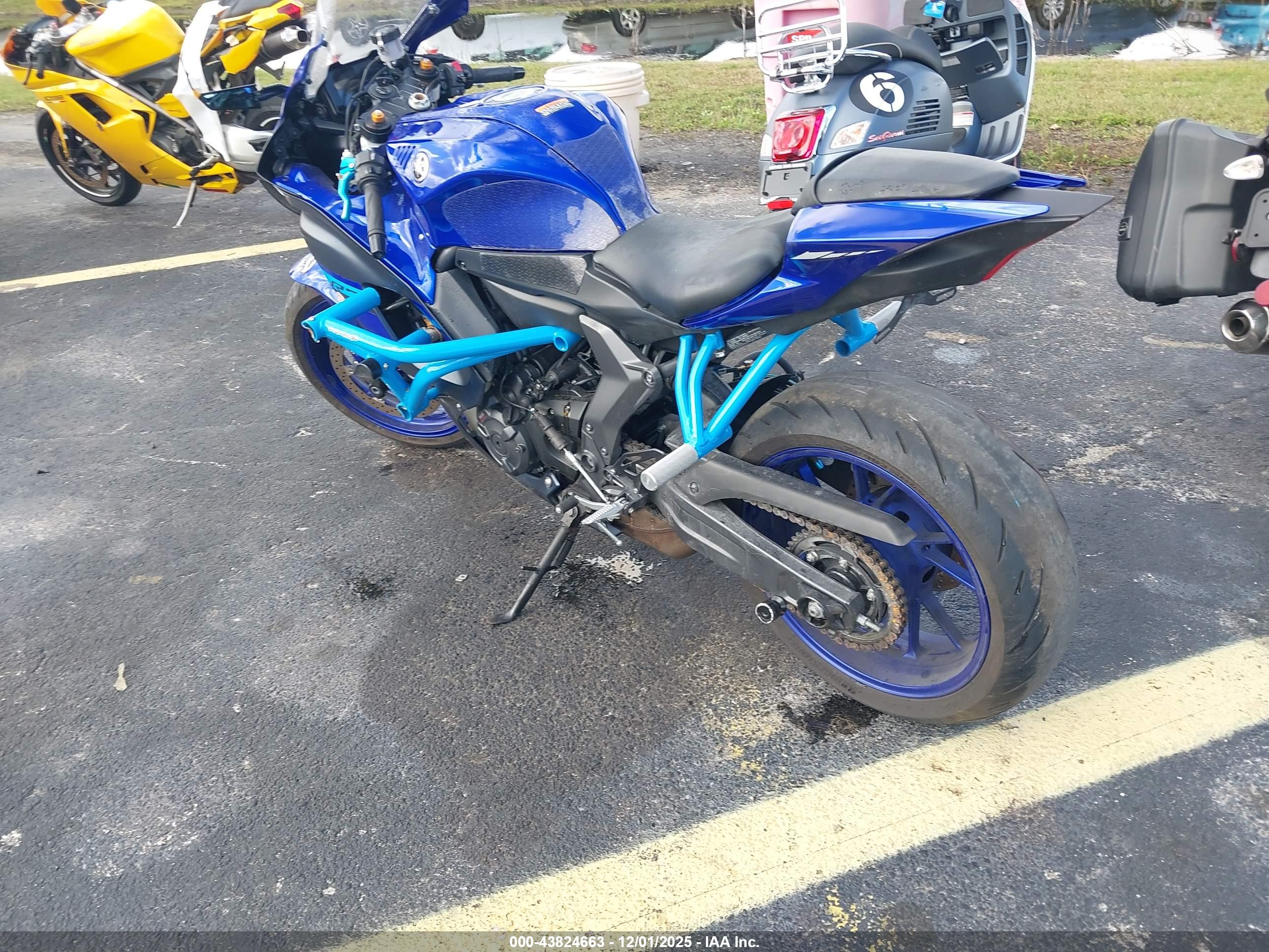 YAMAHA YZFR7 image 3