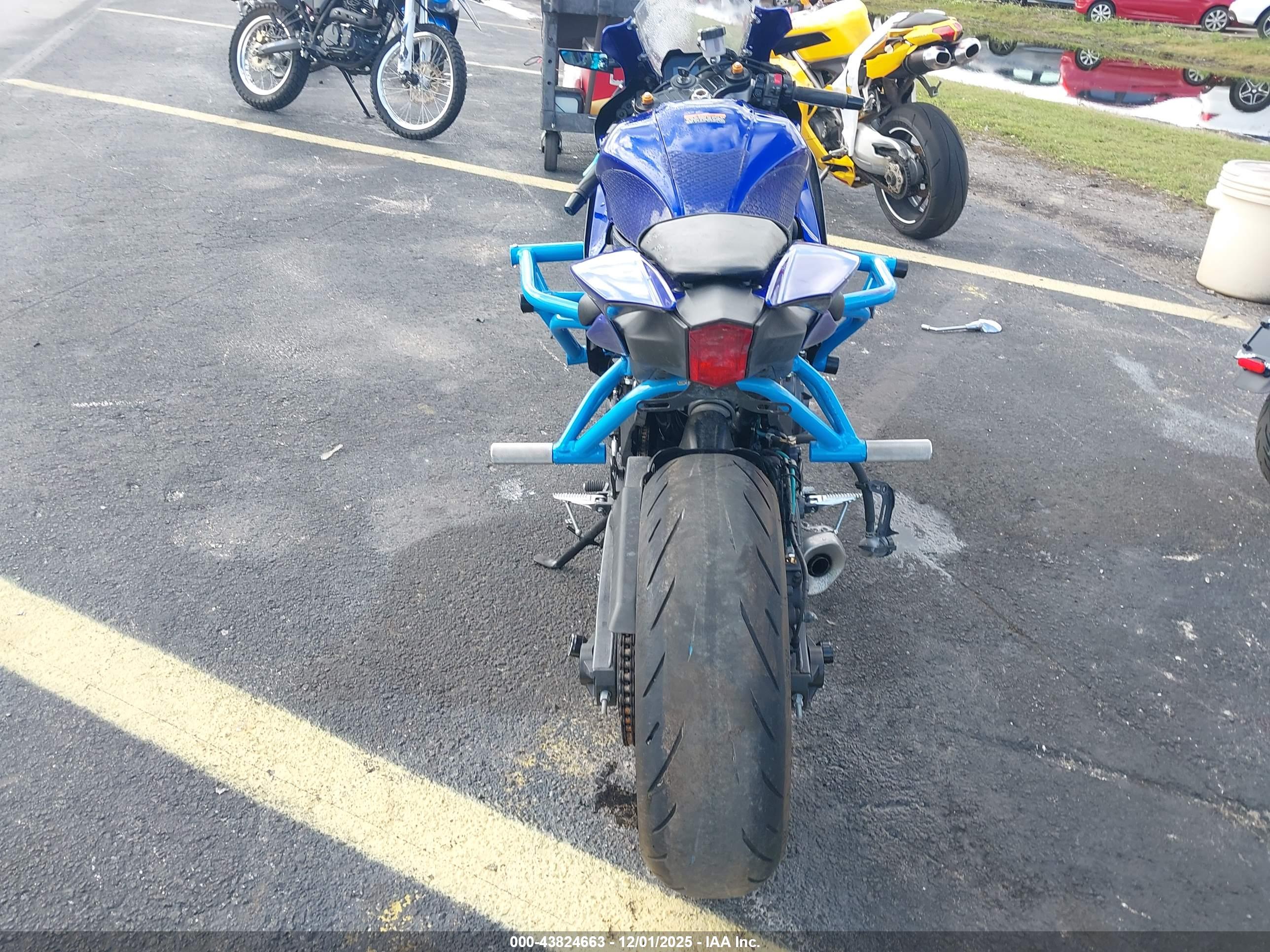 YAMAHA YZFR7 image 6