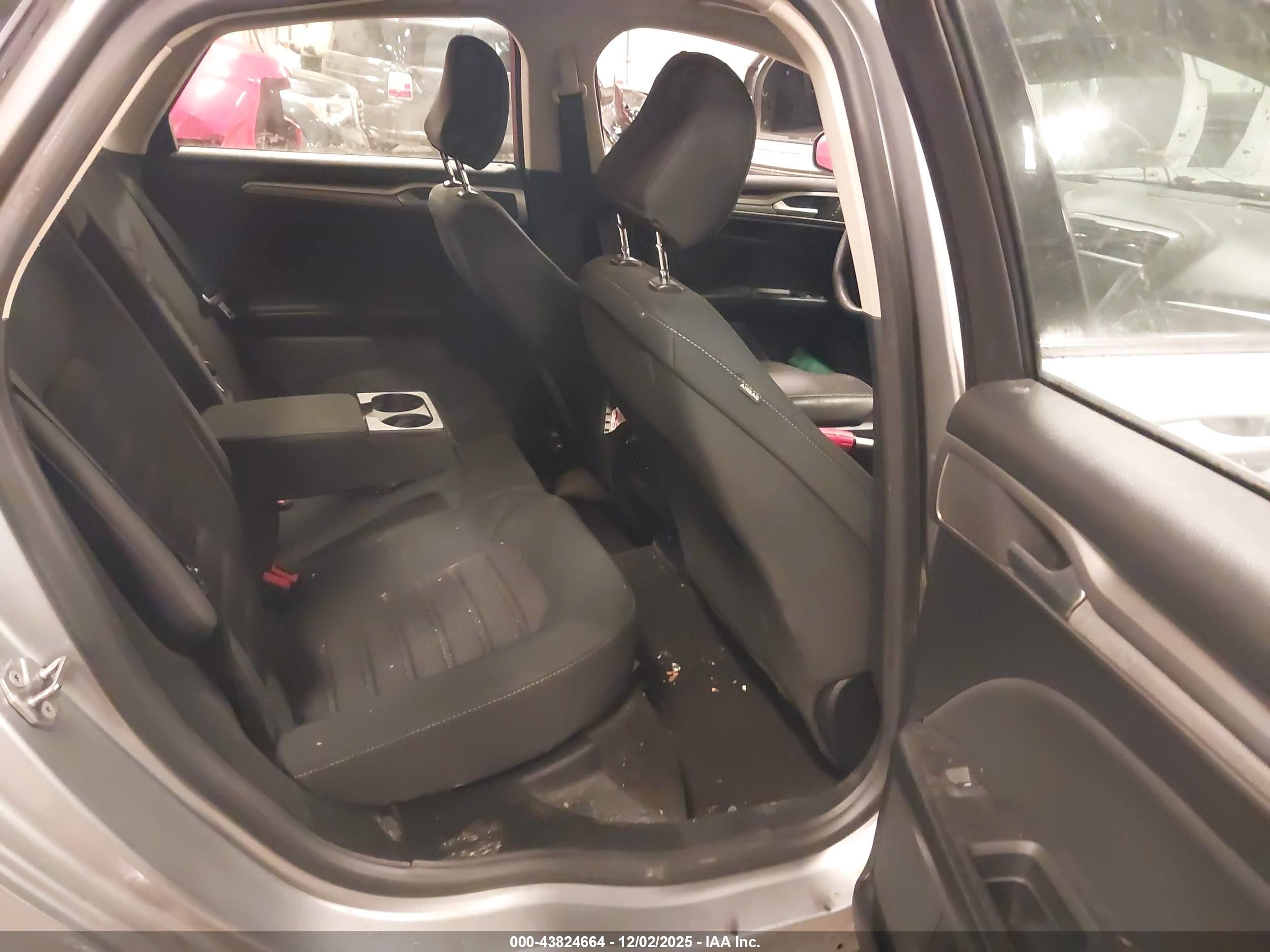 FORD FUSION image 8