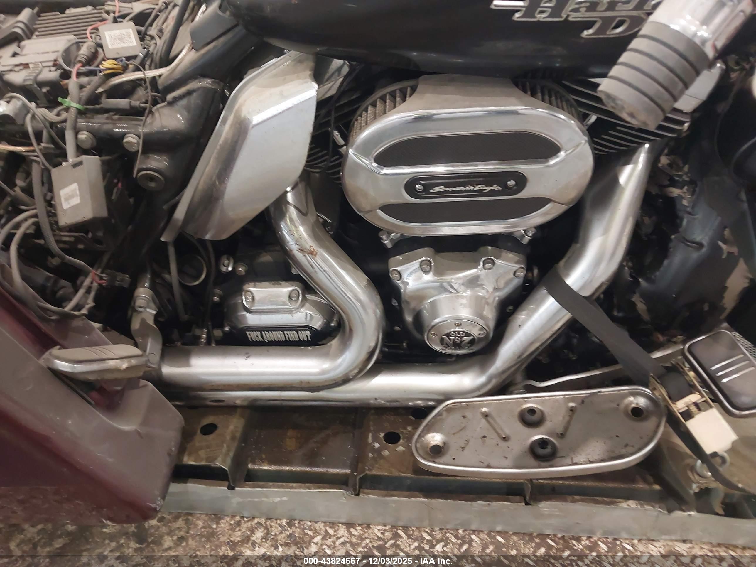 HARLEY-DAVIDSON FLHX image 8