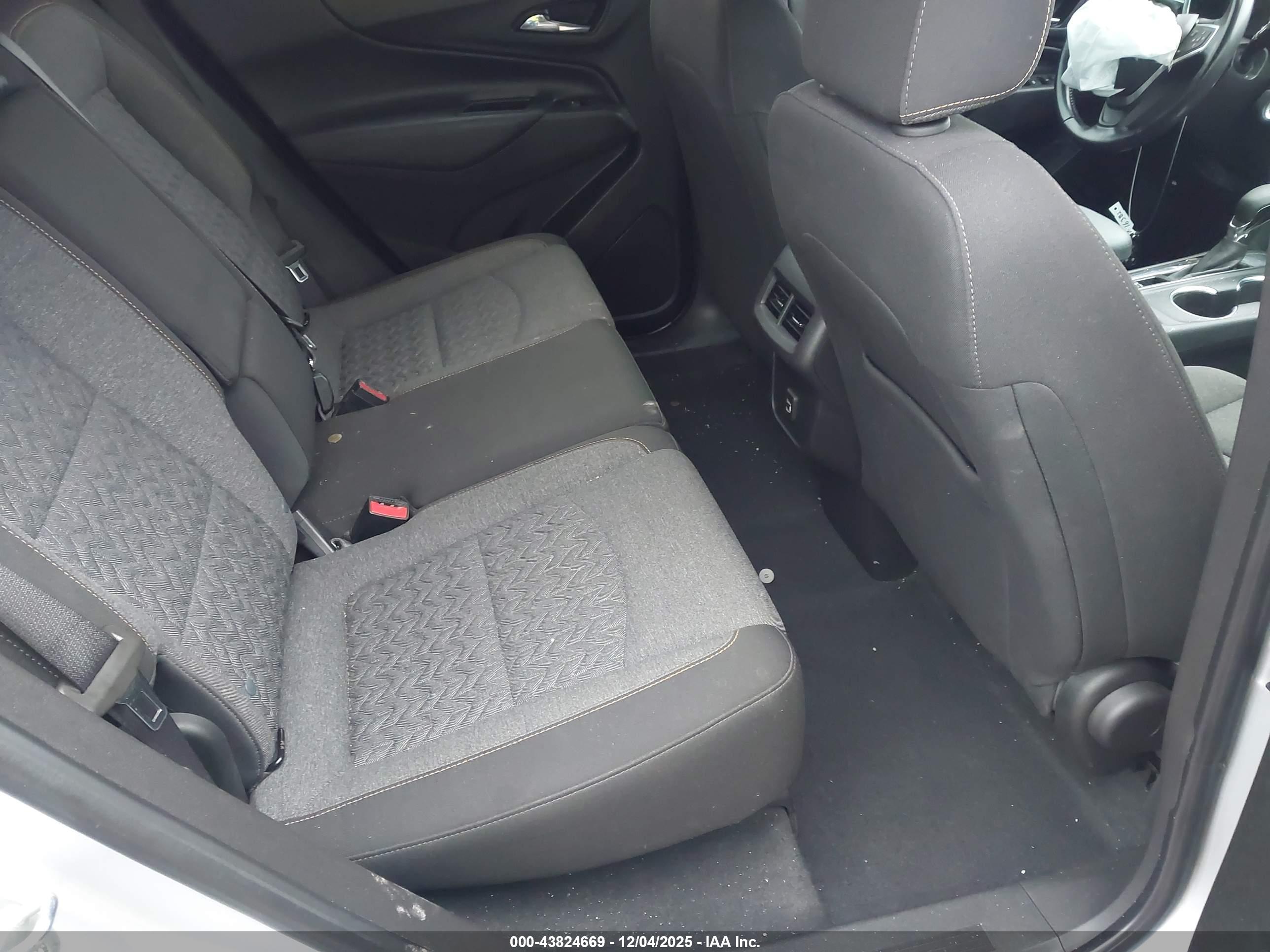 CHEVROLET EQUINOX image 8