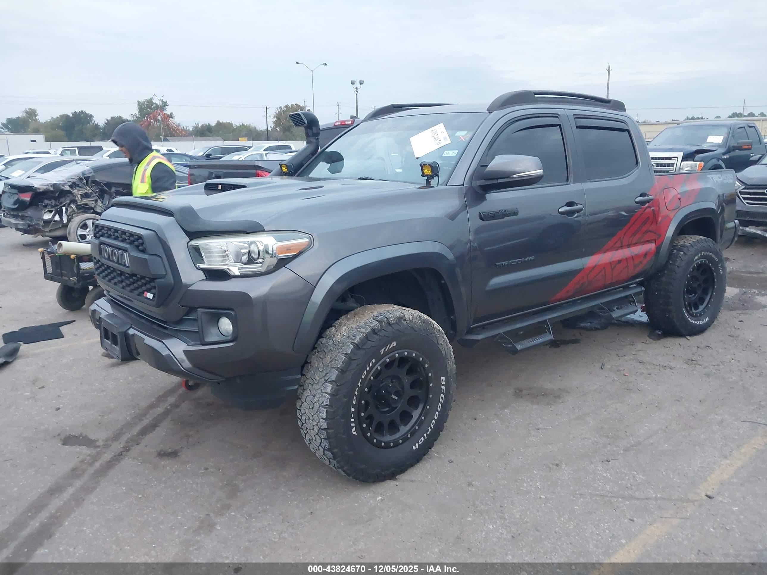 TOYOTA TACOMA image 2
