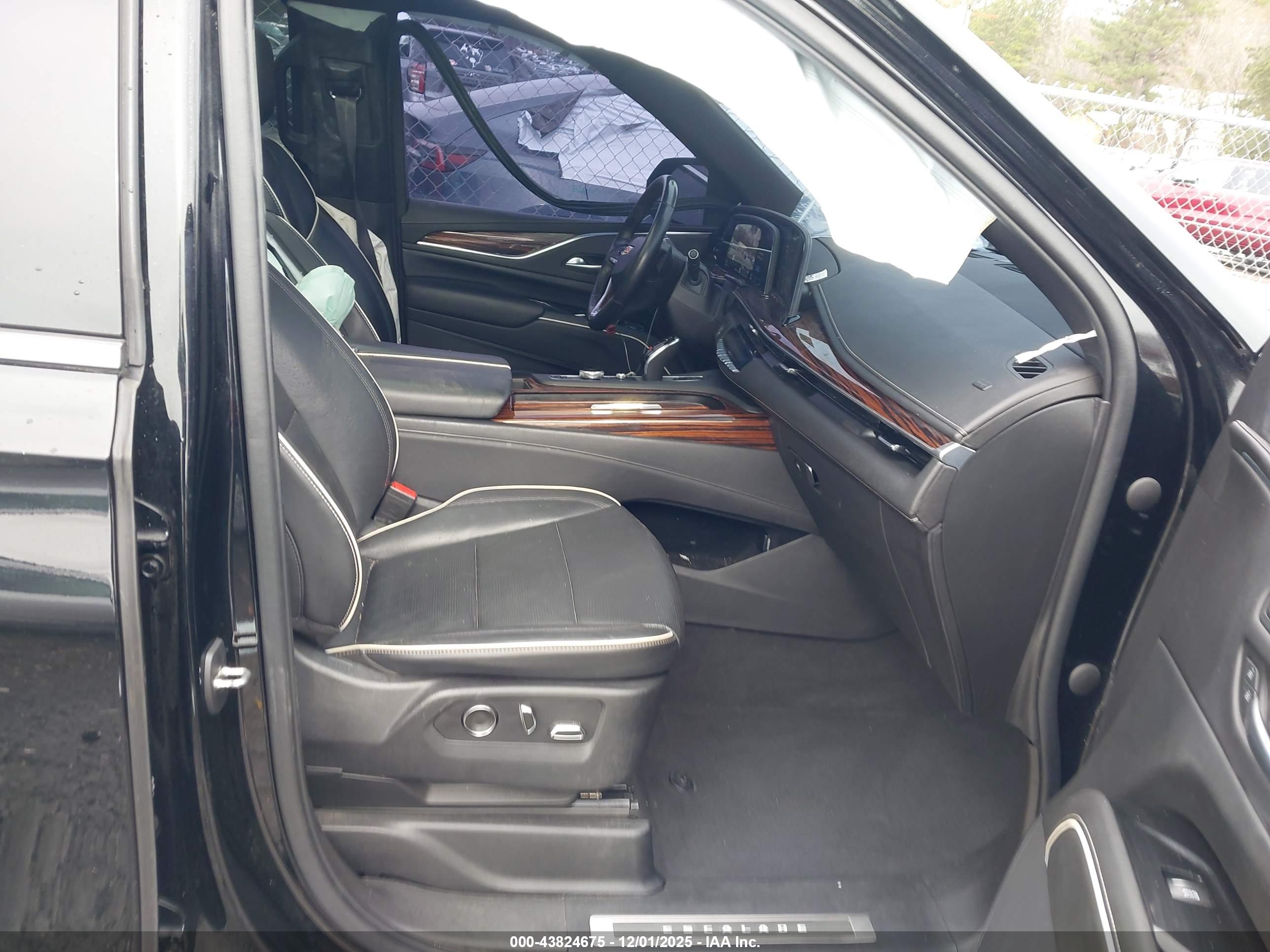 CADILLAC ESCALADE image 5