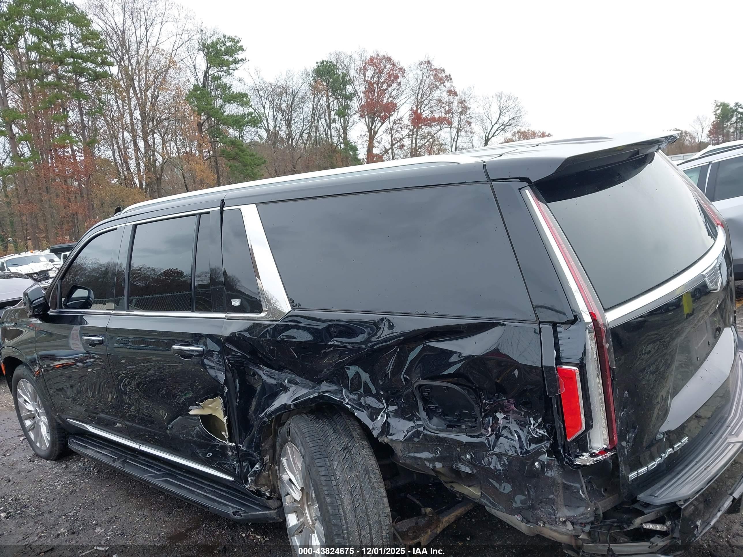 CADILLAC ESCALADE image 6
