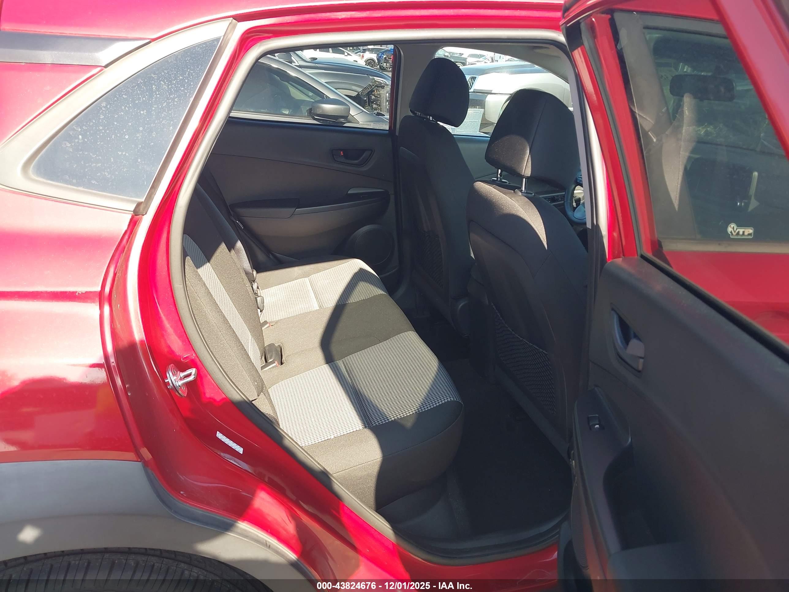 HYUNDAI KONA image 8