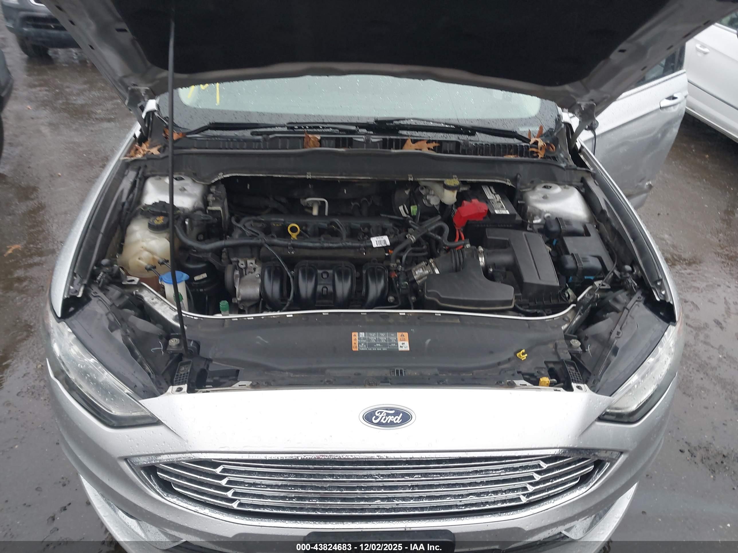 FORD FUSION image 10