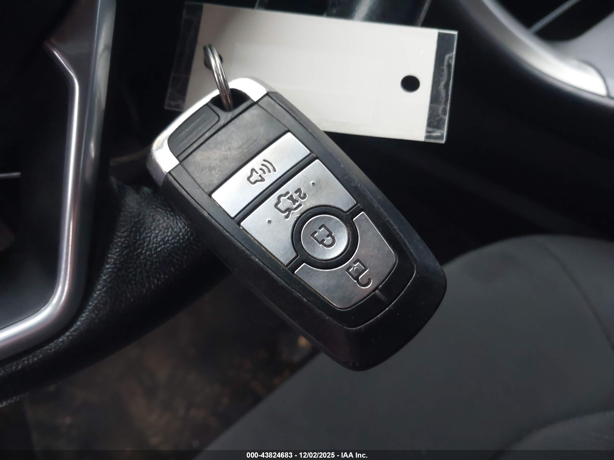 FORD FUSION image 11