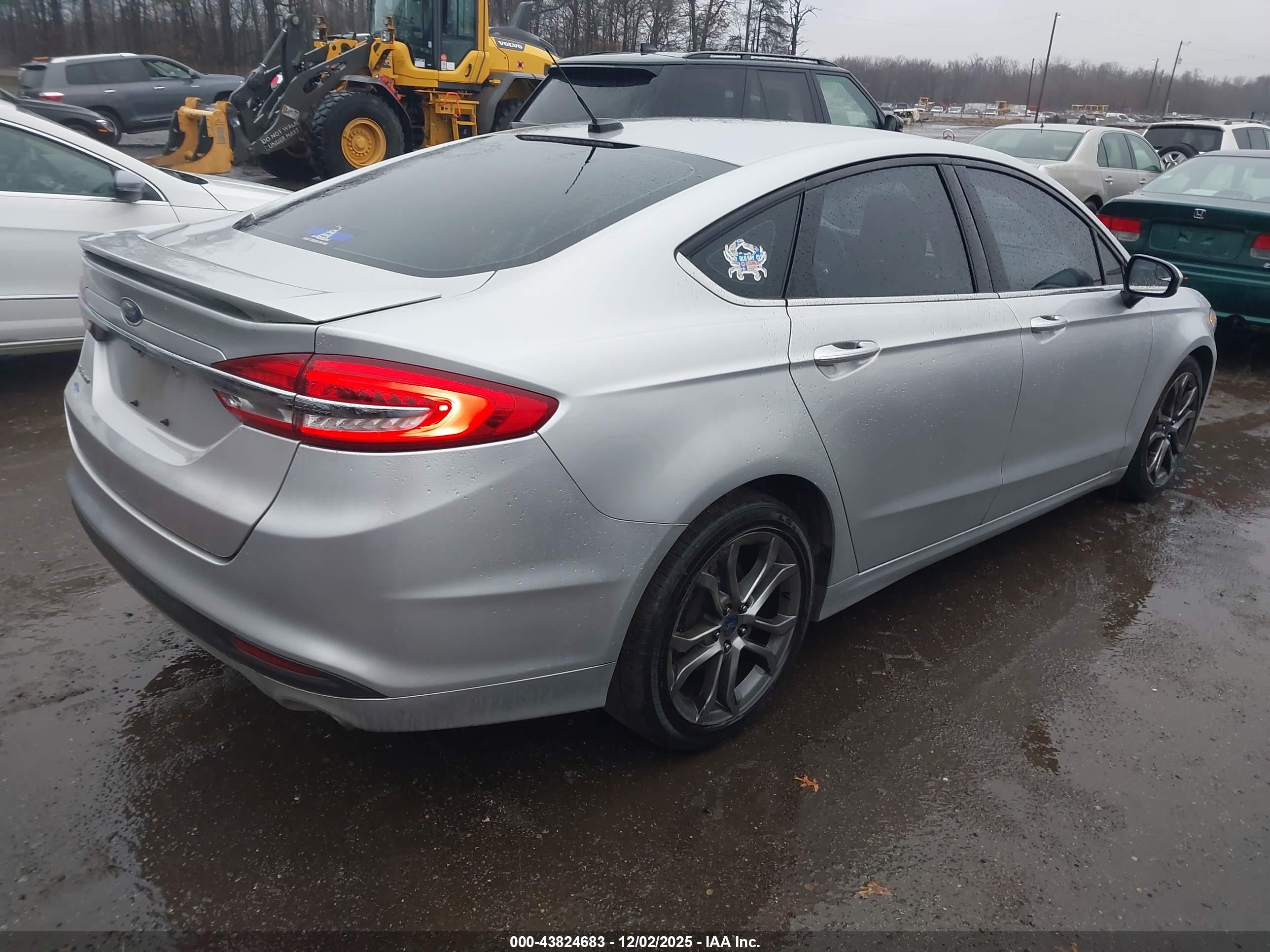 FORD FUSION image 4